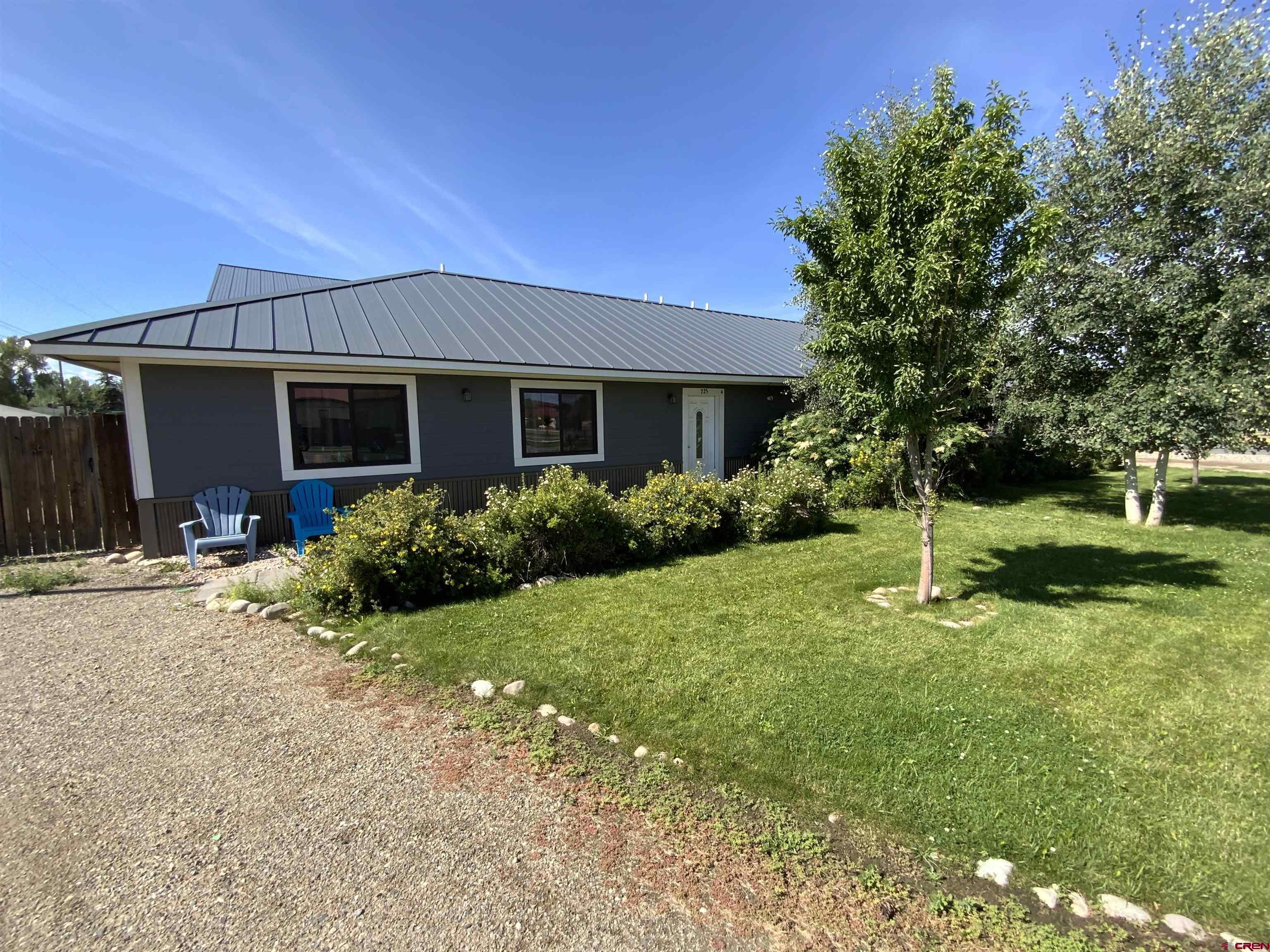 725 W Arthur