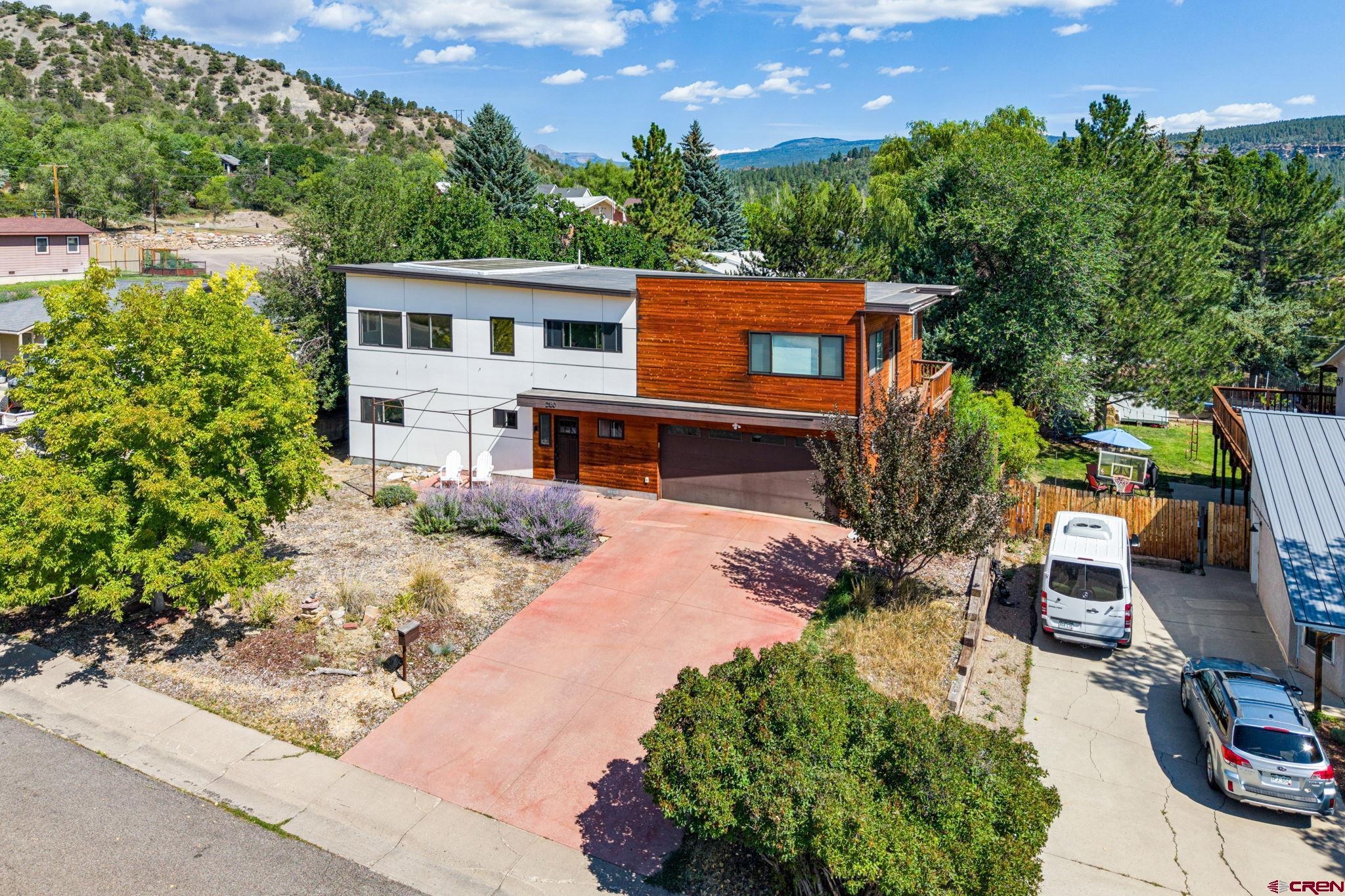 2180 Crestview