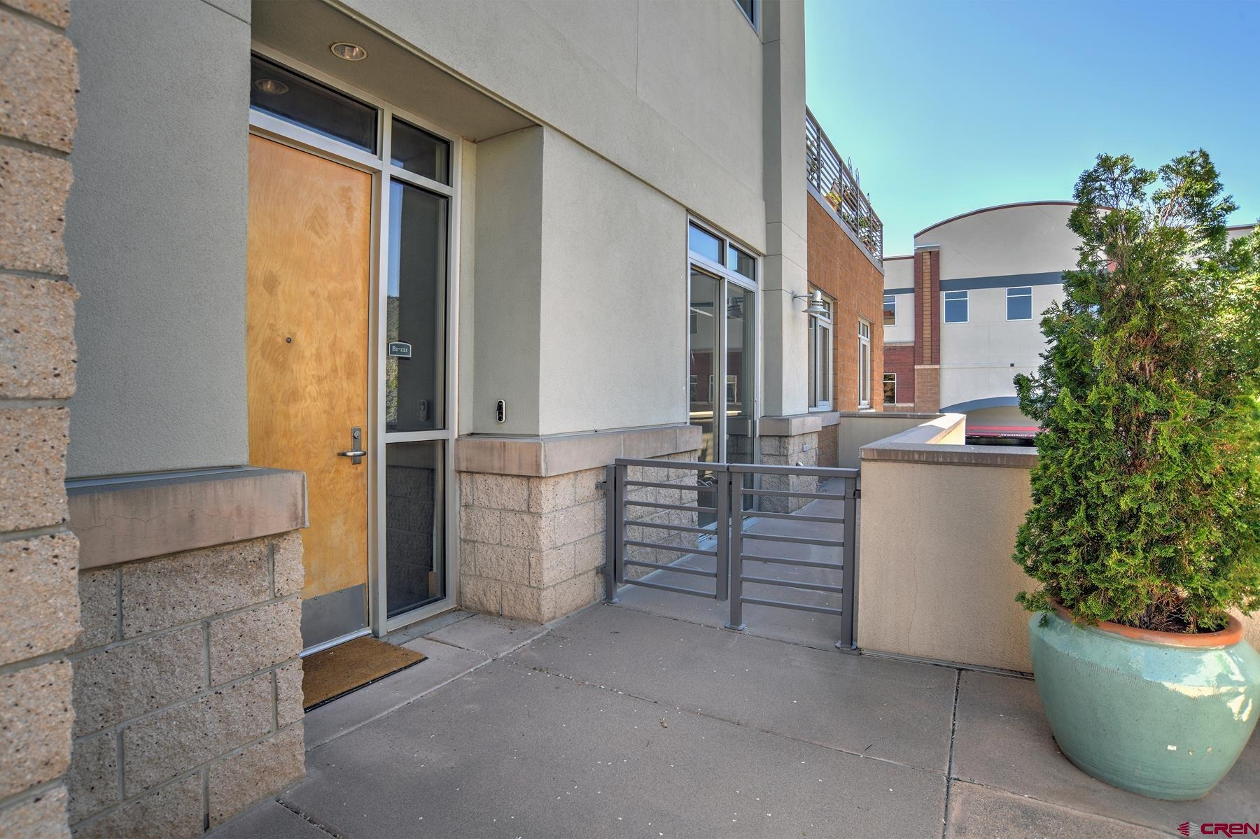 555 Rivergate