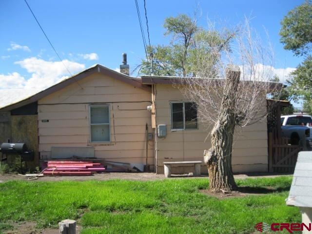 945 N Selig