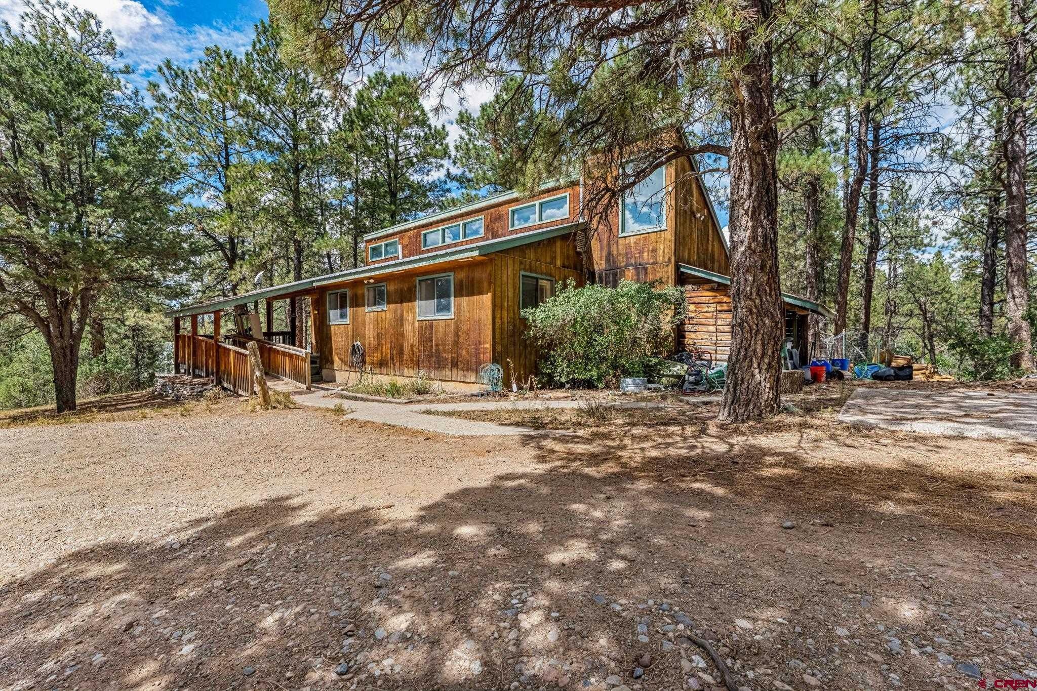 1027 W Meadow
