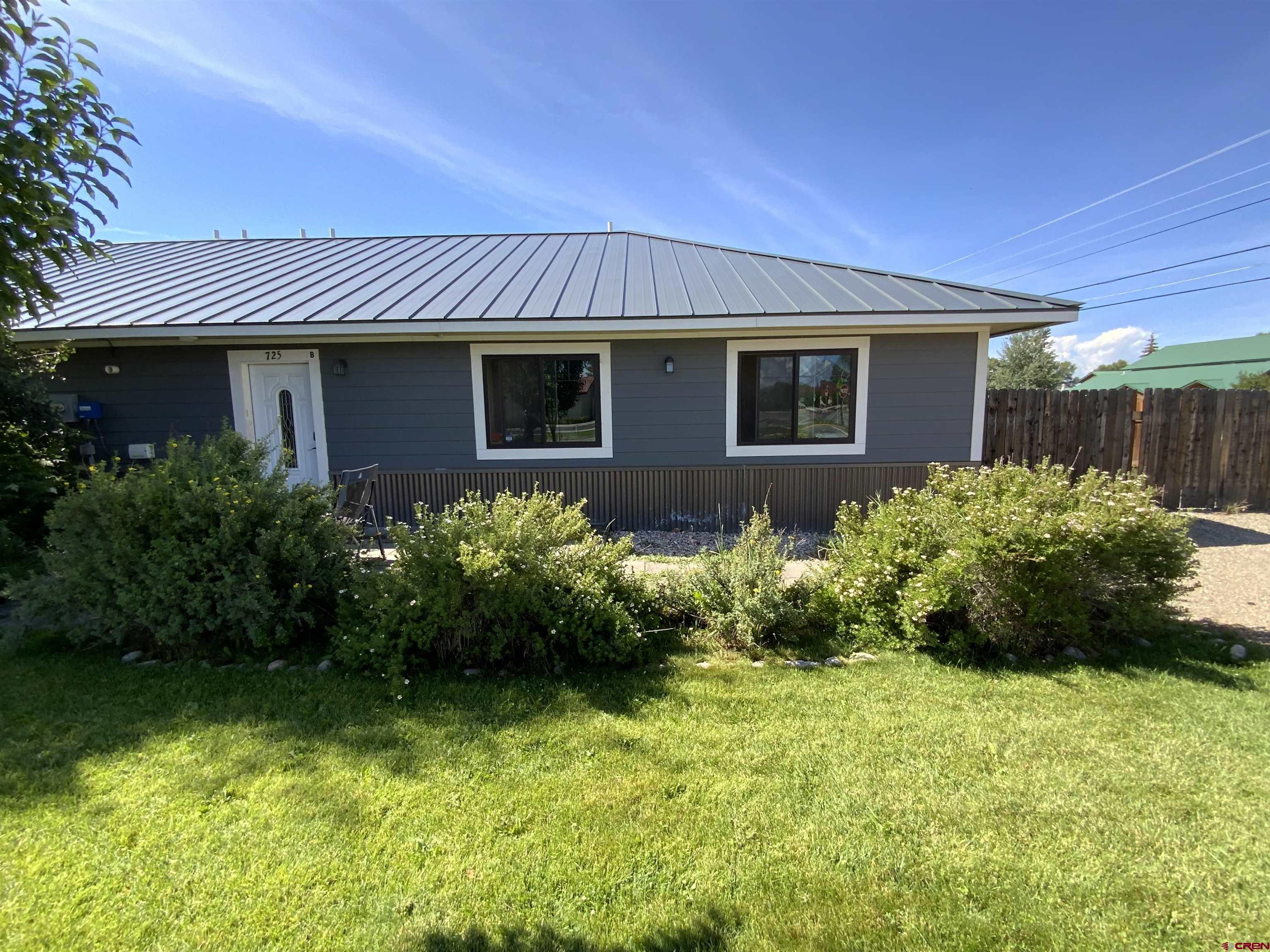 725 W Arthur