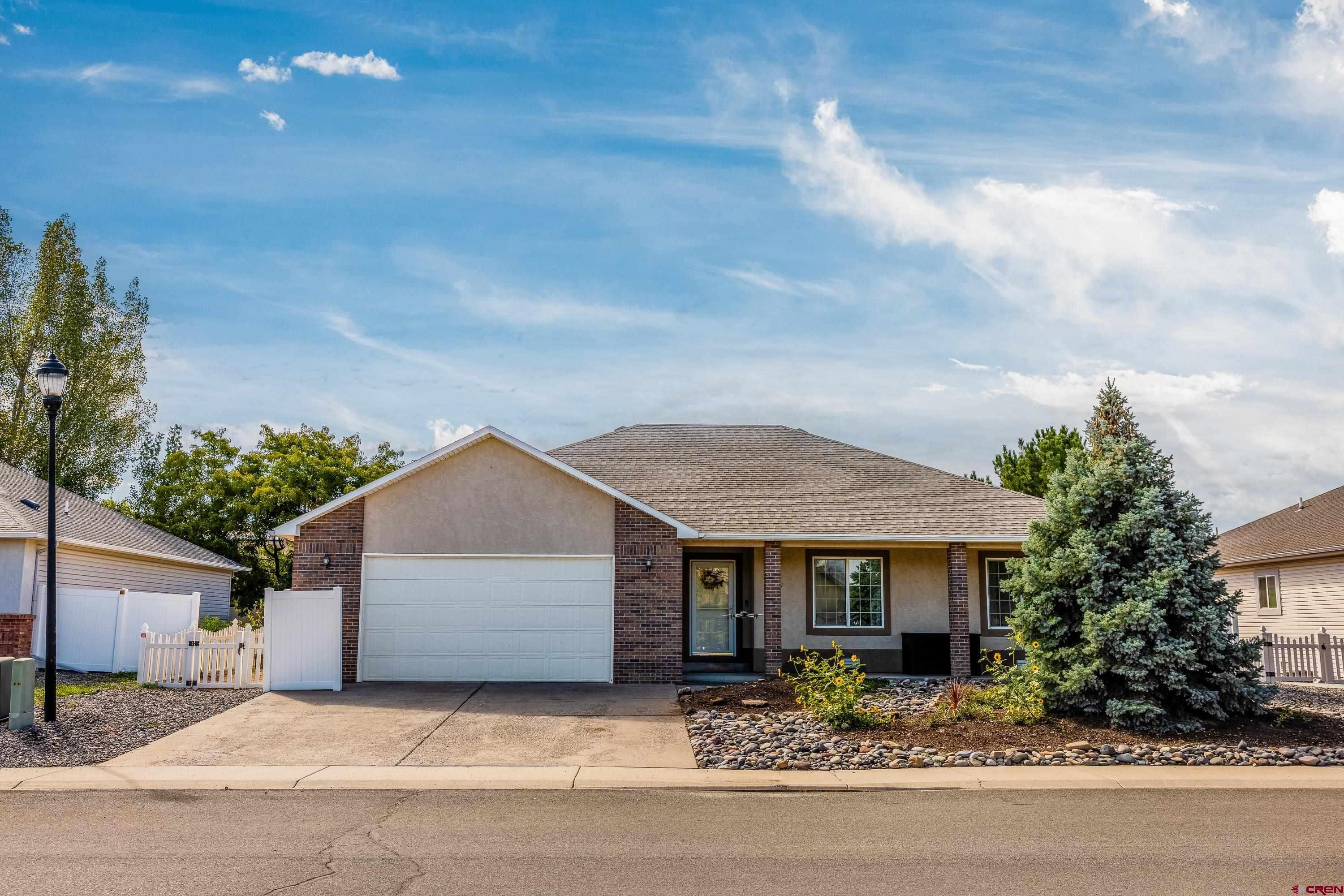 2401 Glen View