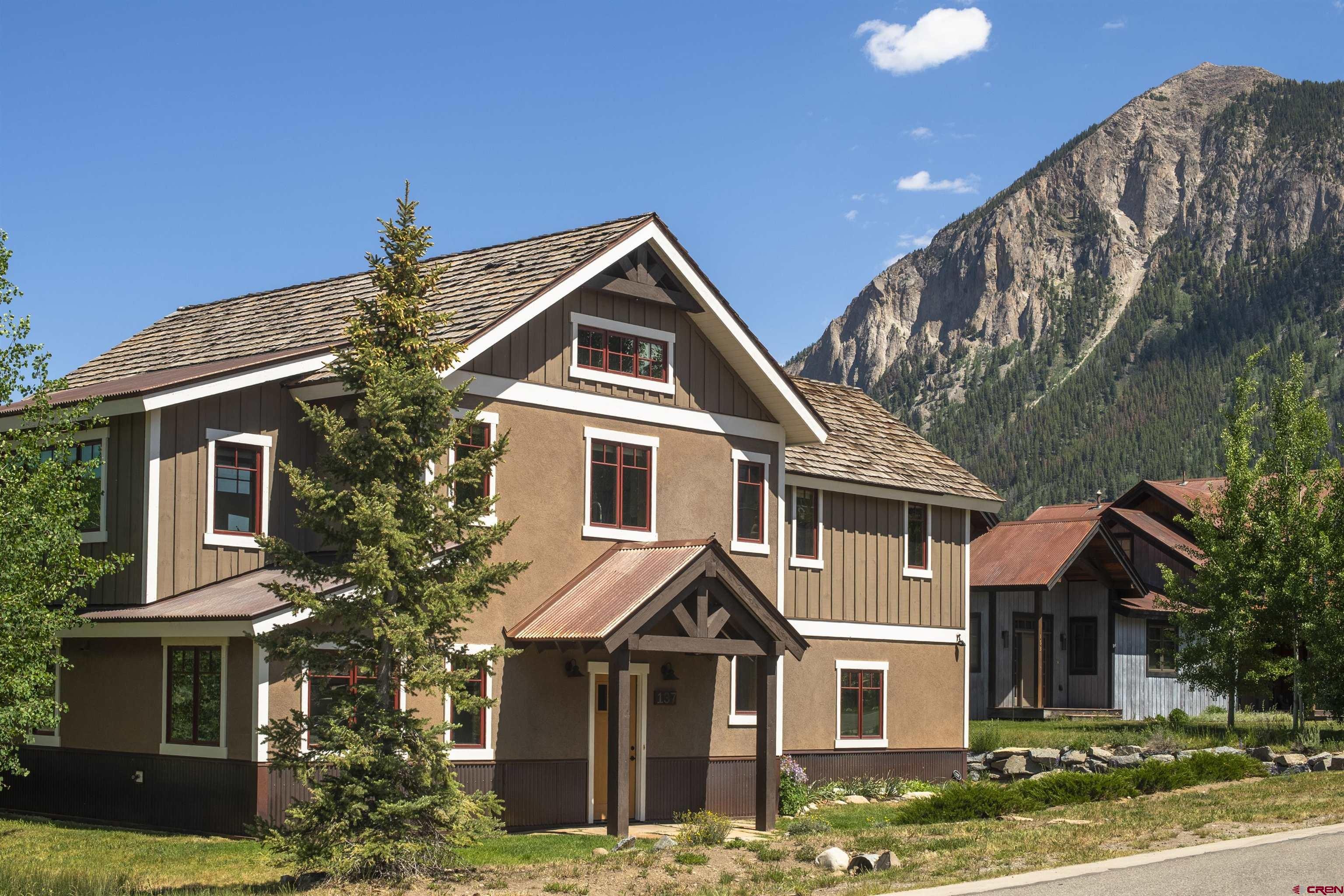 137 Larkspur