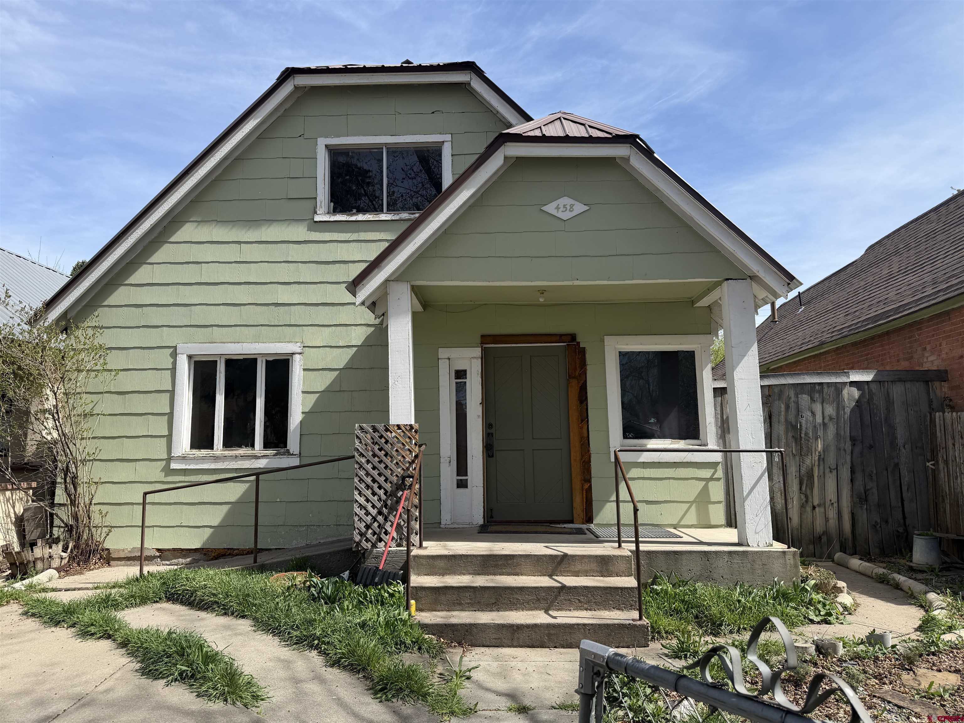 458 E 4th