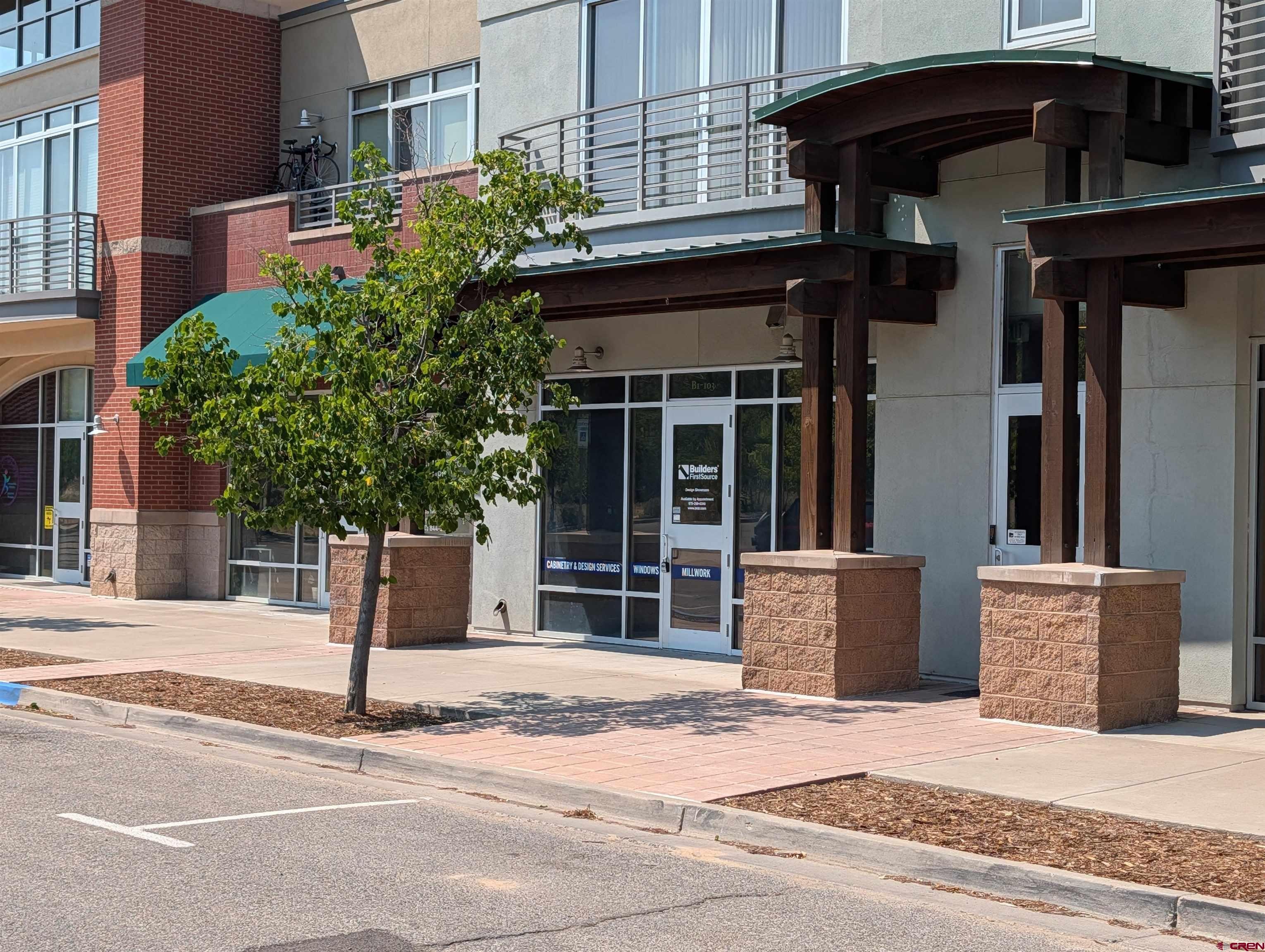 555 Rivergate
