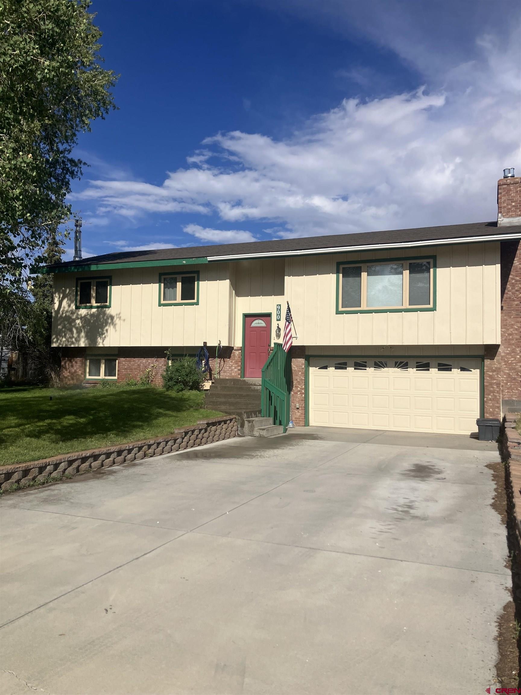 900 N Pine