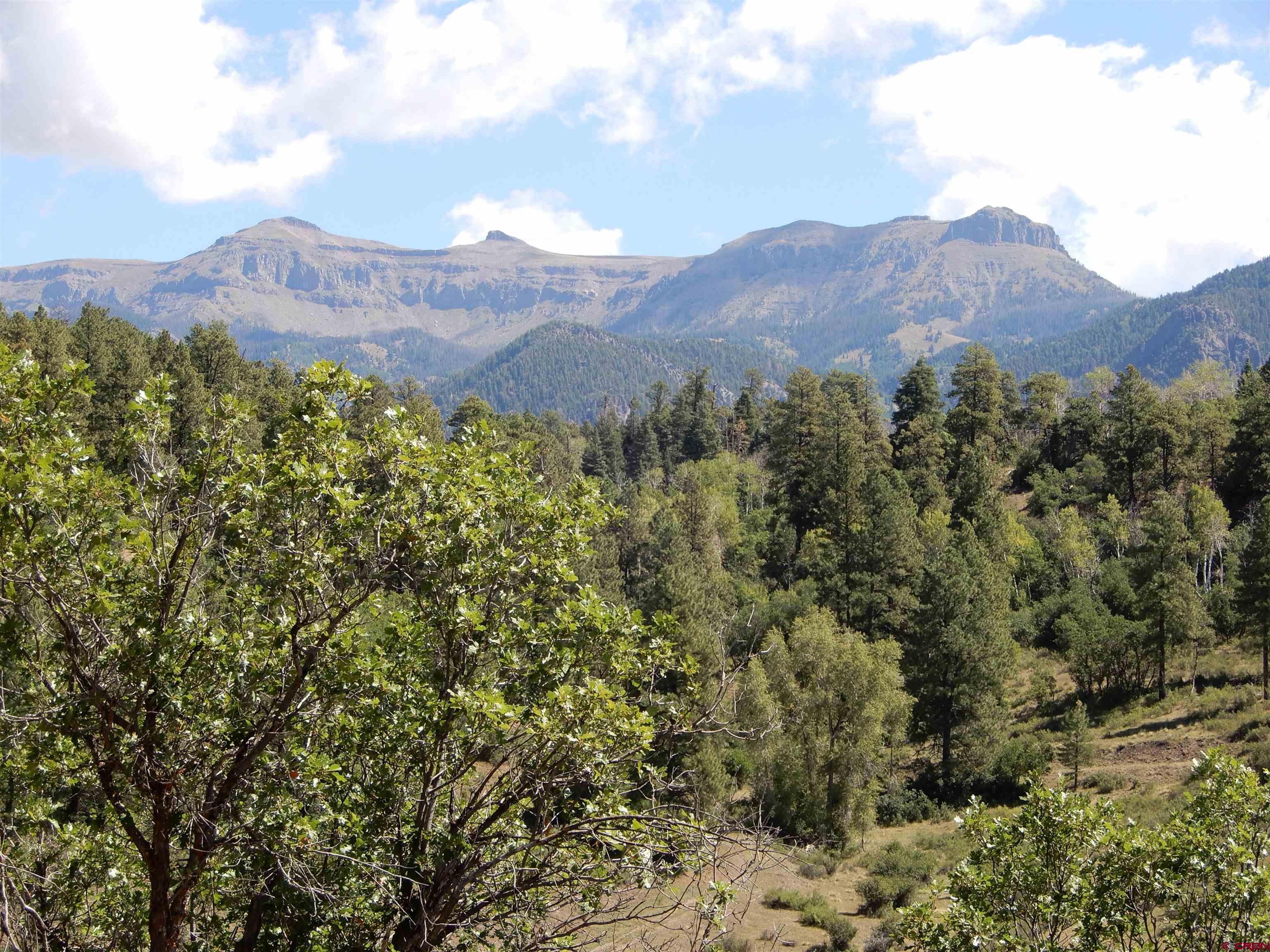 775 Banded Peaks