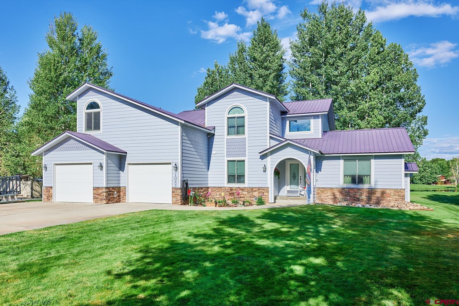 1045 Fairway