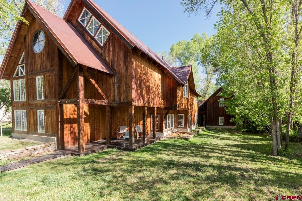 739 Clinton