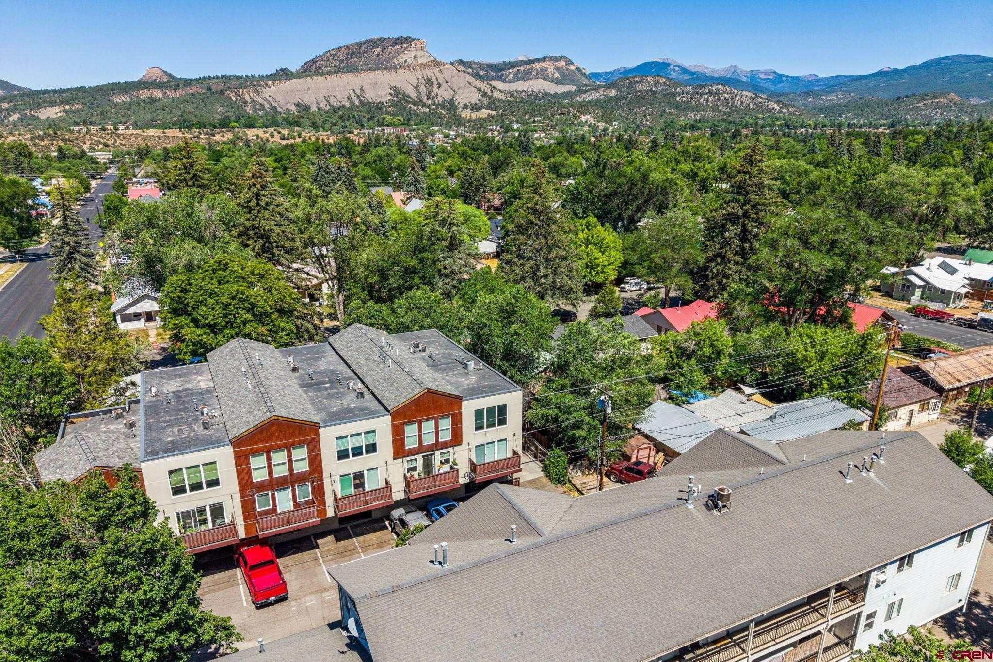 725 E College