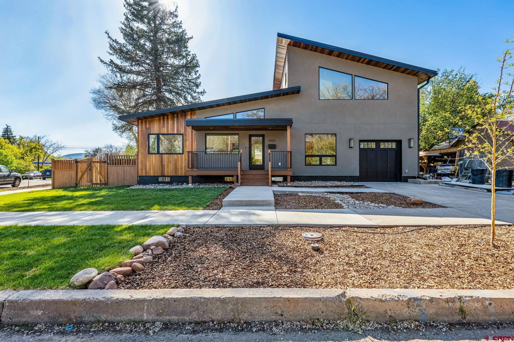 1717 E 2nd