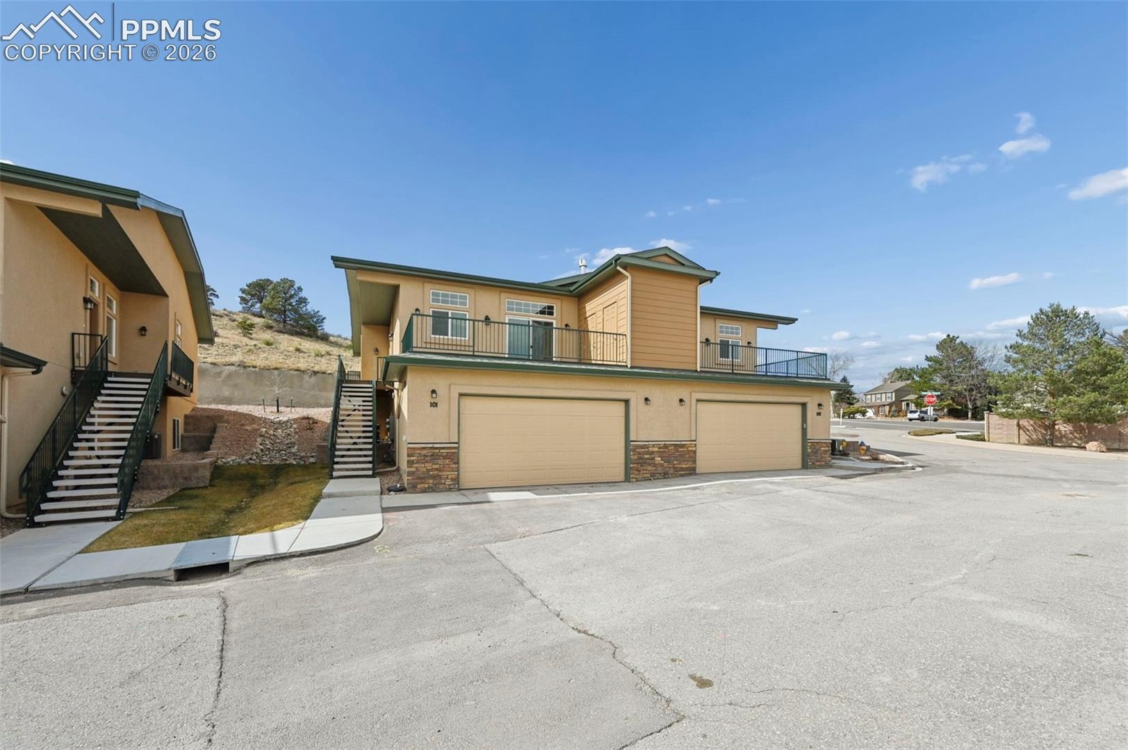 5940 Eagle Glen View