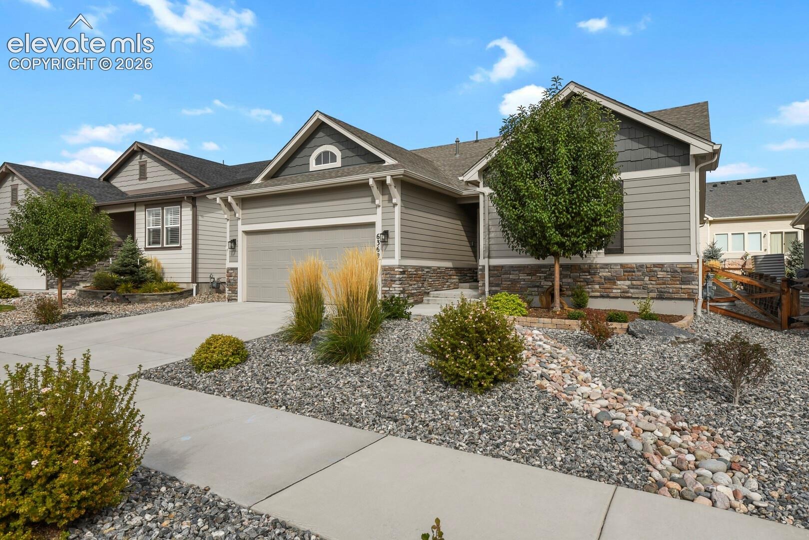 6369 Lochside View