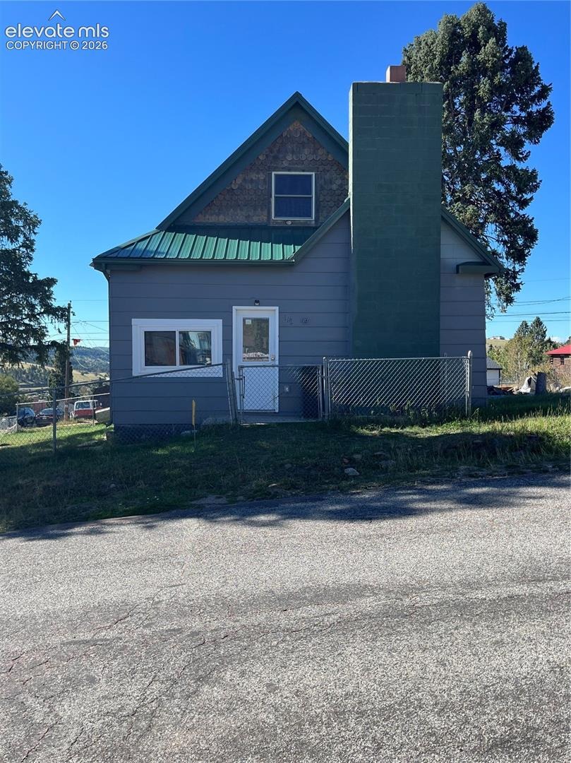 112 W Golden Avenue