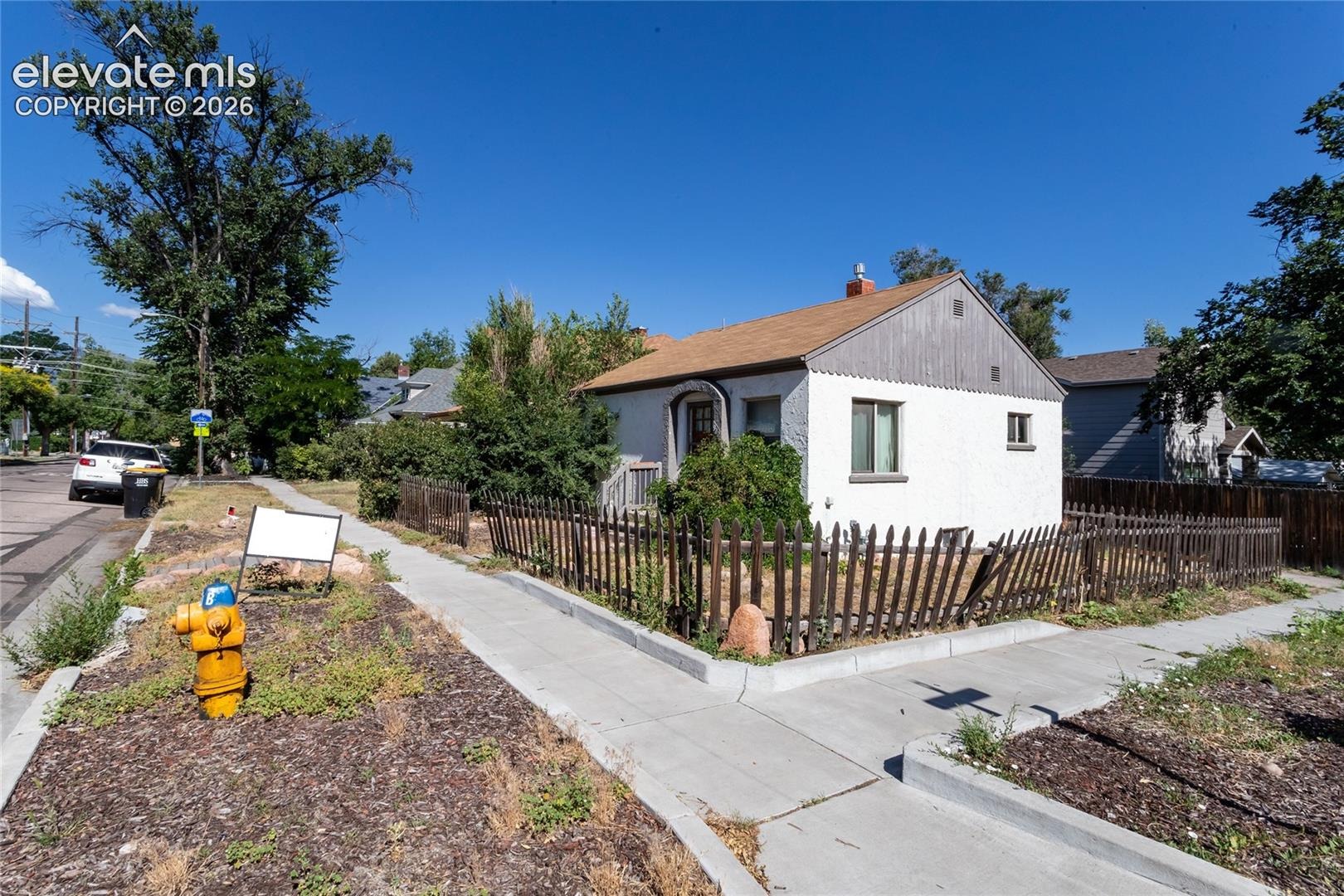 922 E High Street