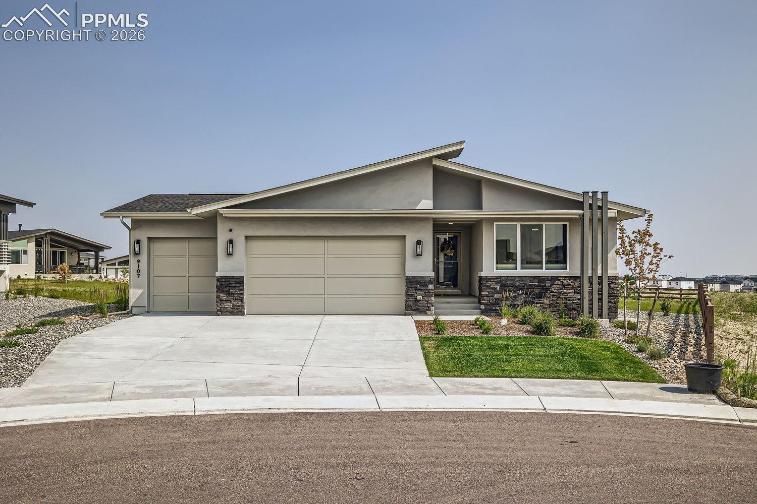 9107 Glitter Way