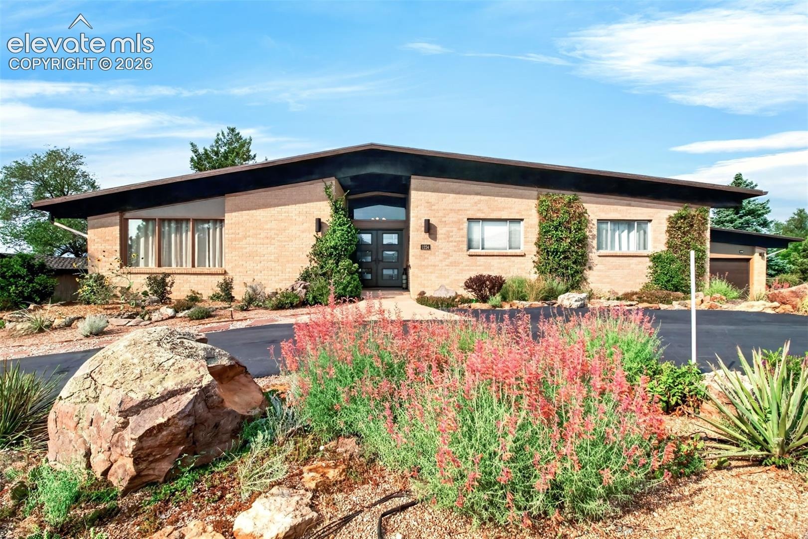 1224 E High Point Lane