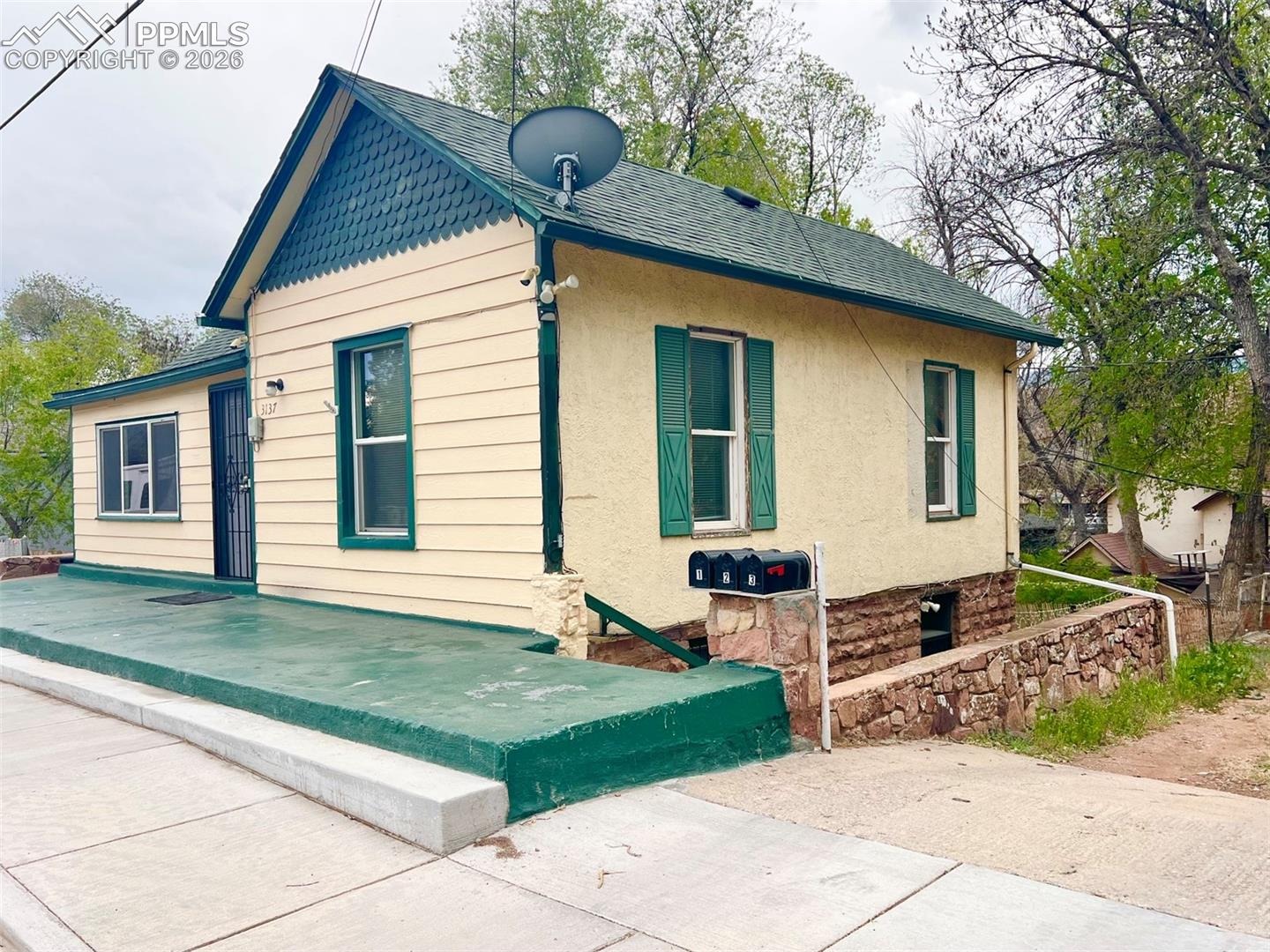 3137 Pikes Peak Avenue