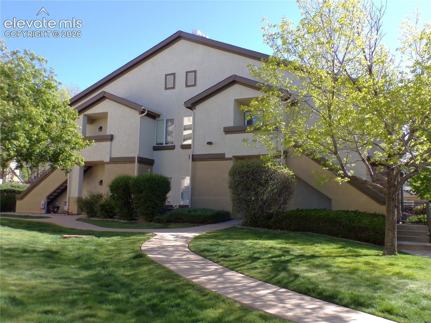 3815 Riviera Grove