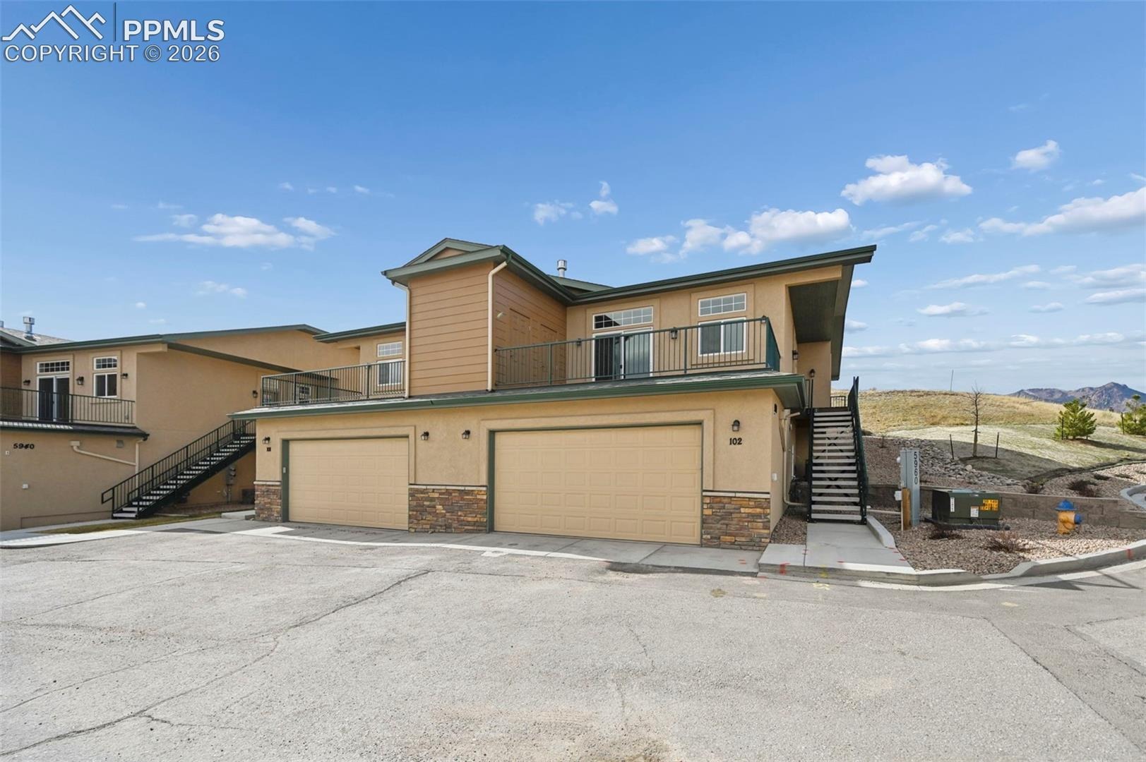 5940 Eagle Glen View