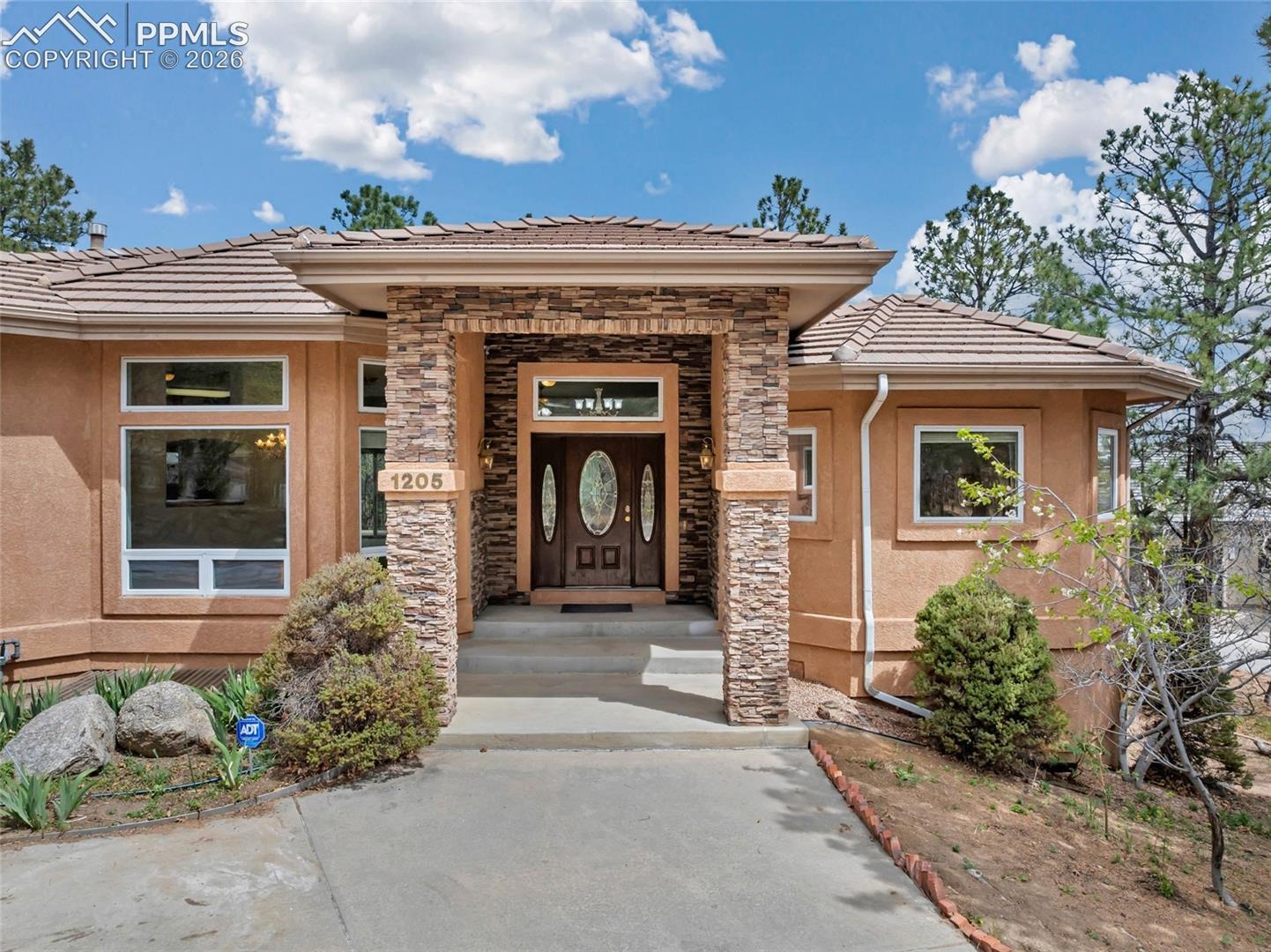 1205 Oakmoor Heights