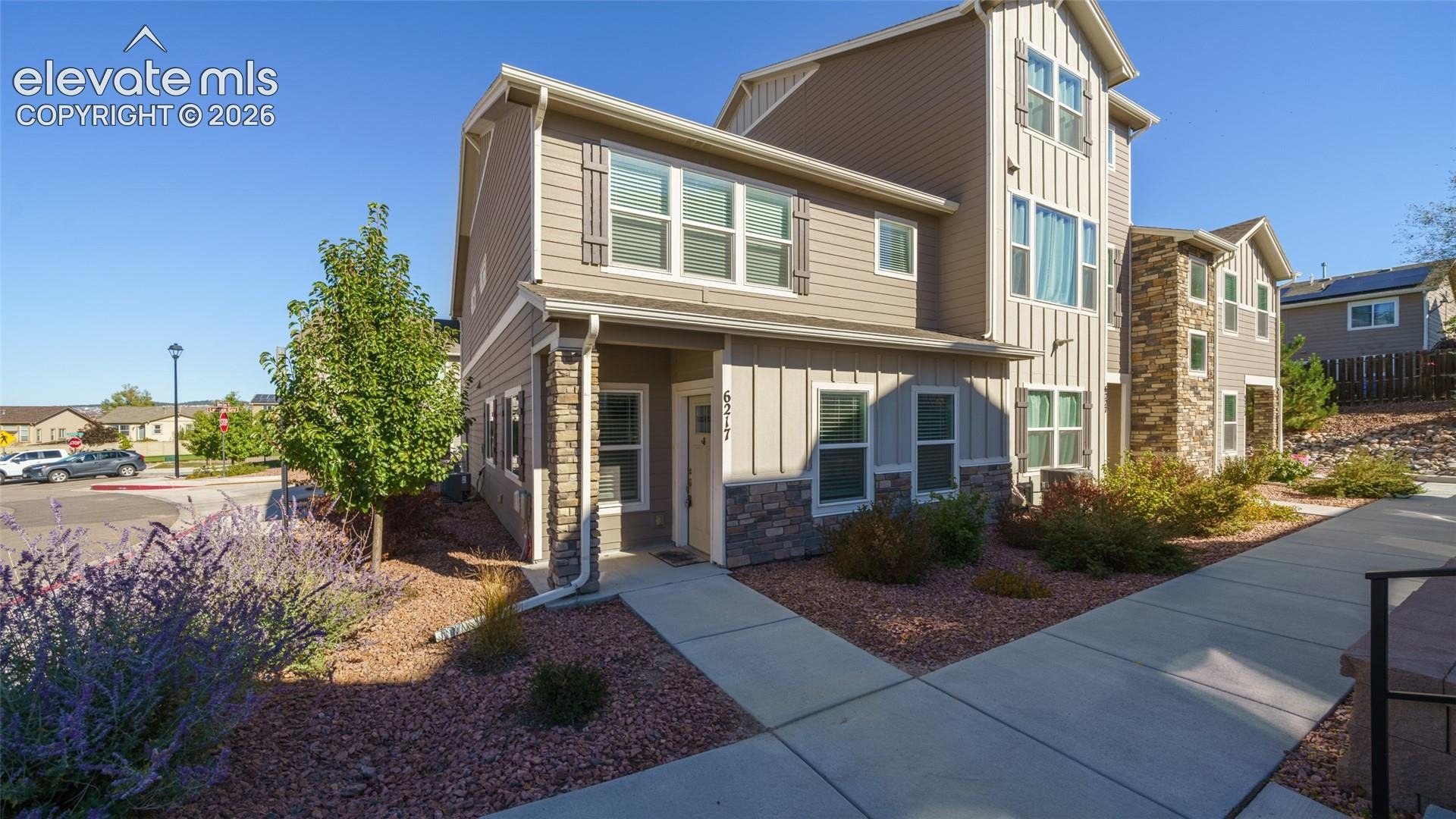 6217 Lenexa Grove