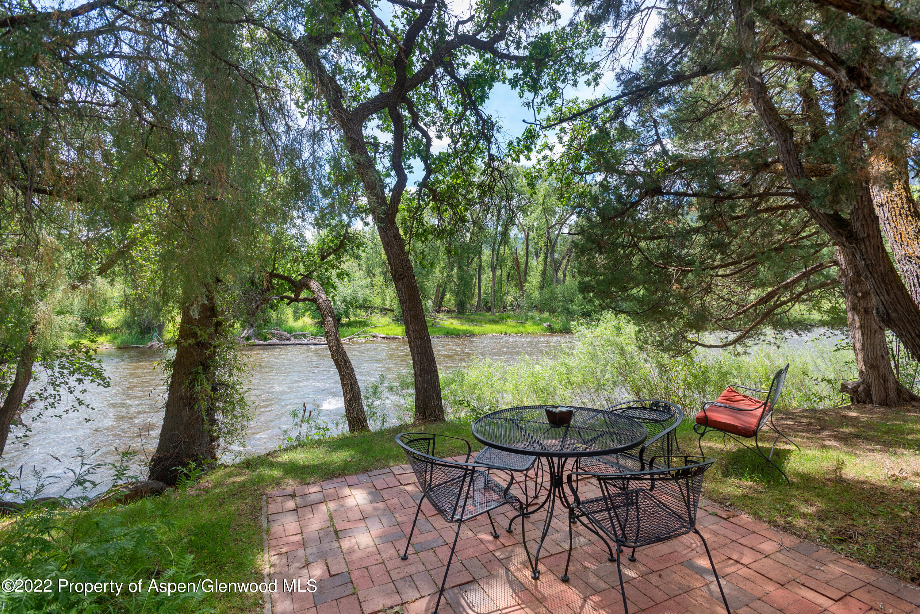 180 River Oaks Lane