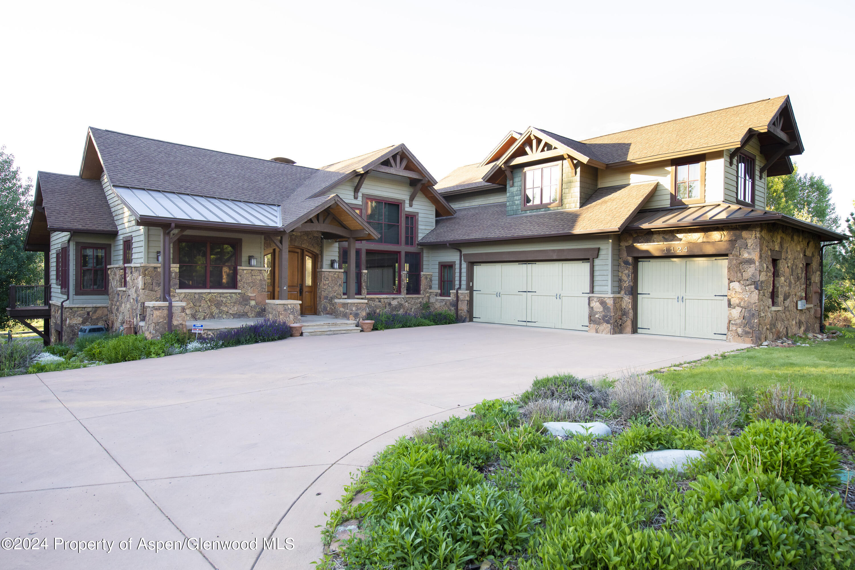 1124 Heritage Drive