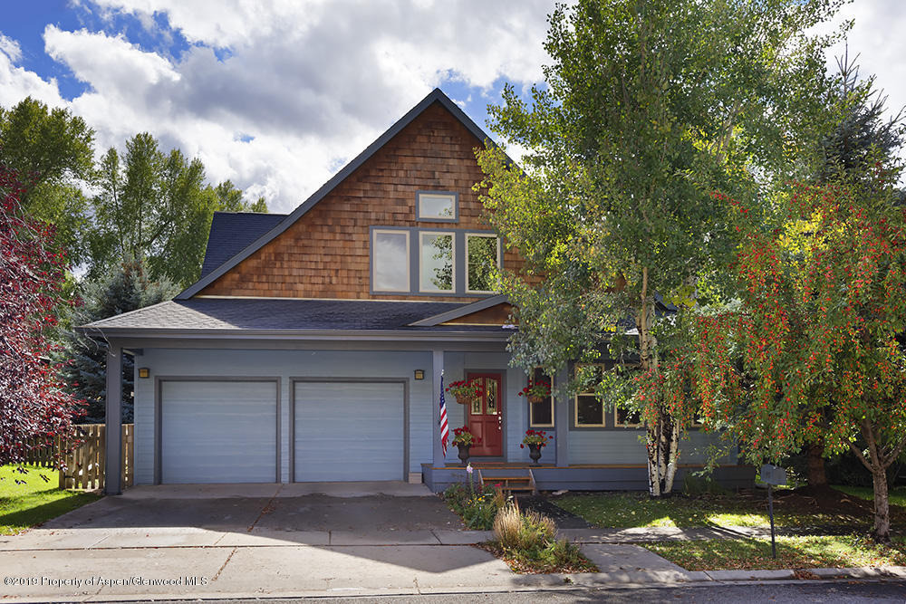 527 Lake Court
