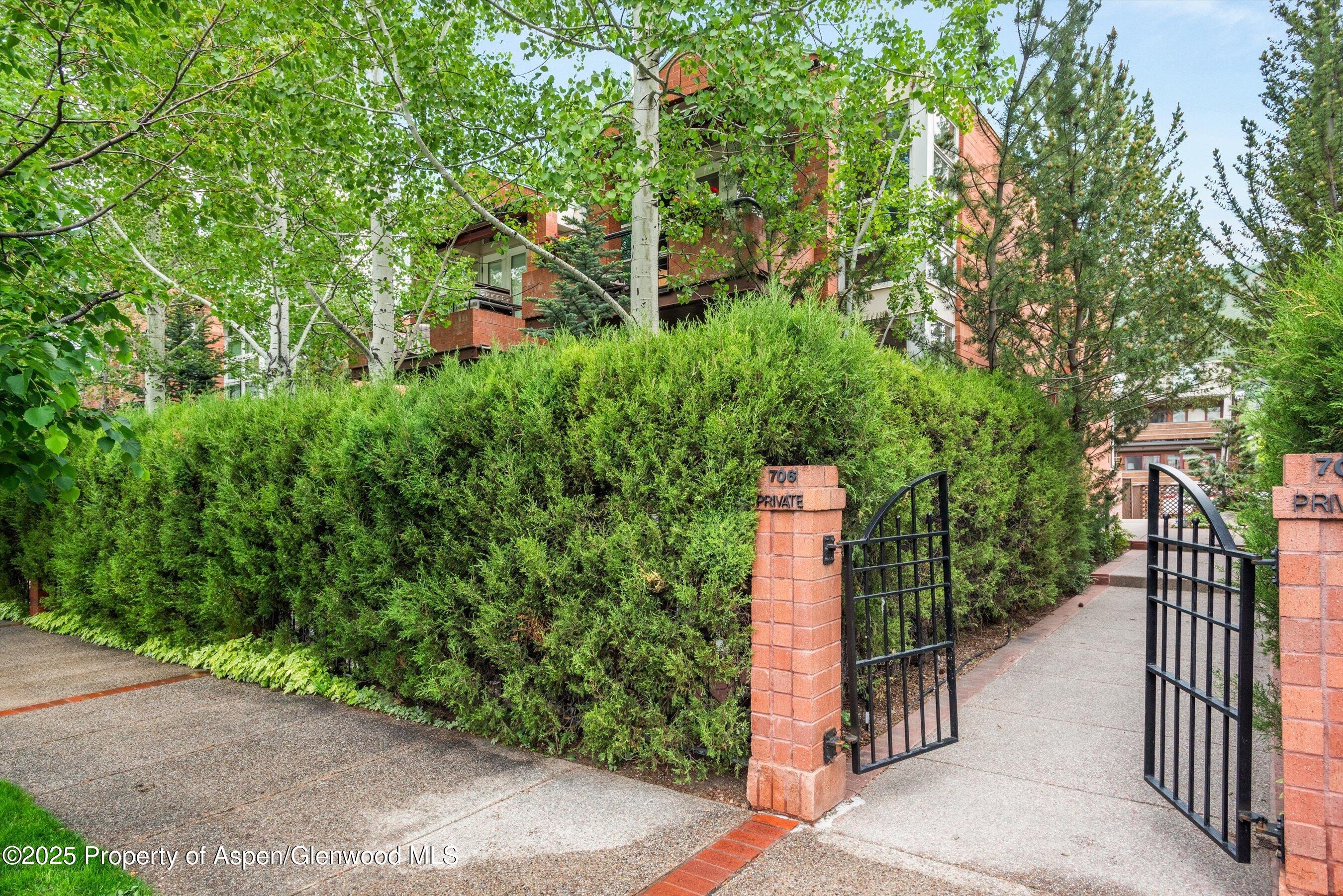 706 E Hyman Avenue