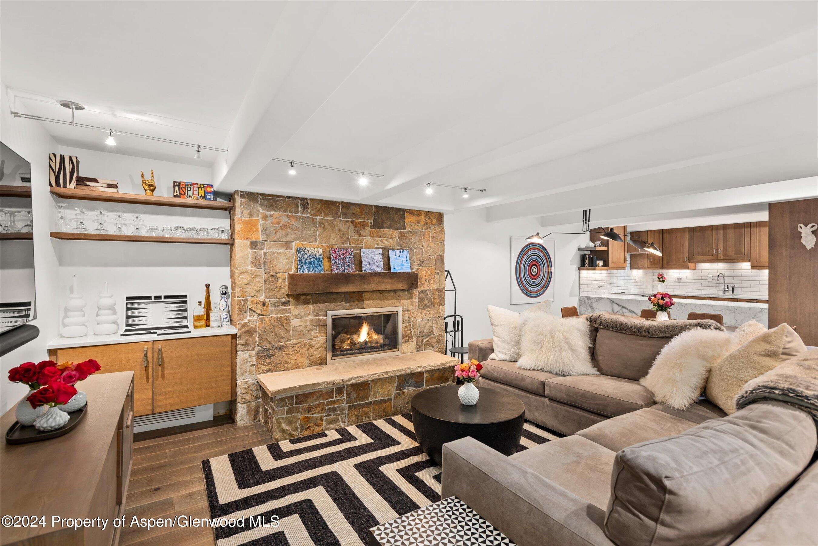 124 W Hyman Avenue 3d