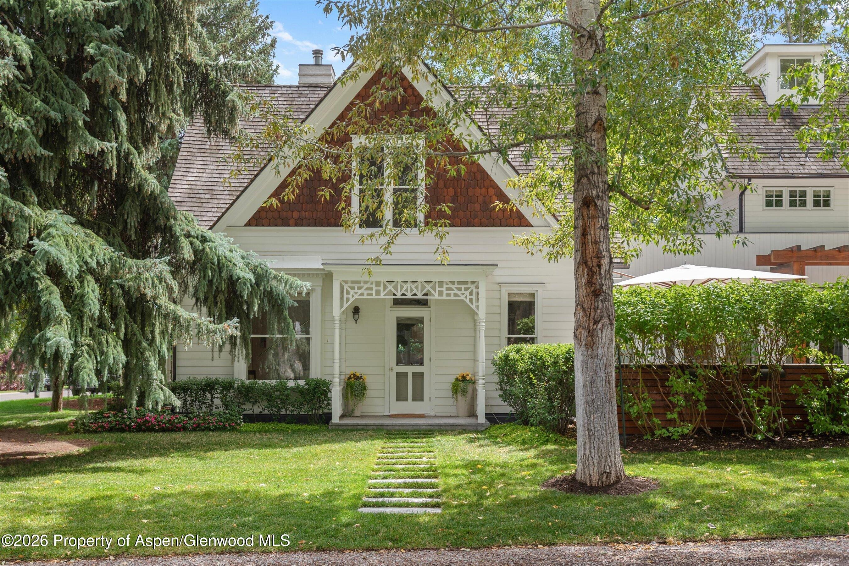 629 W Smuggler Street