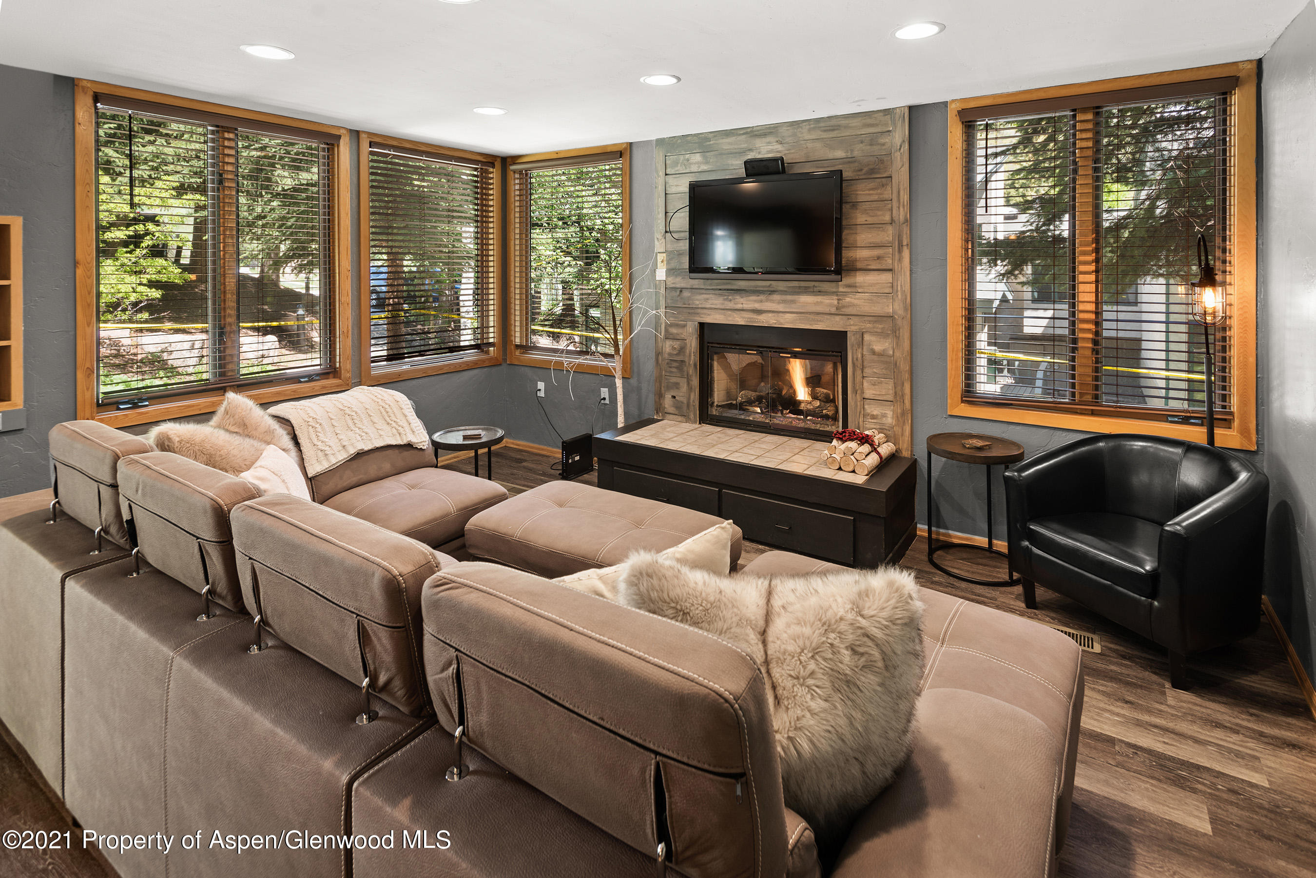 135 Carriage Way 10