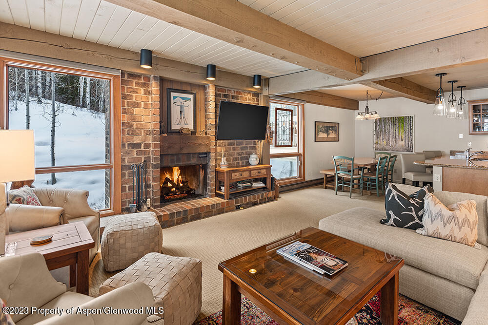 855 Carriage Way Summit 207