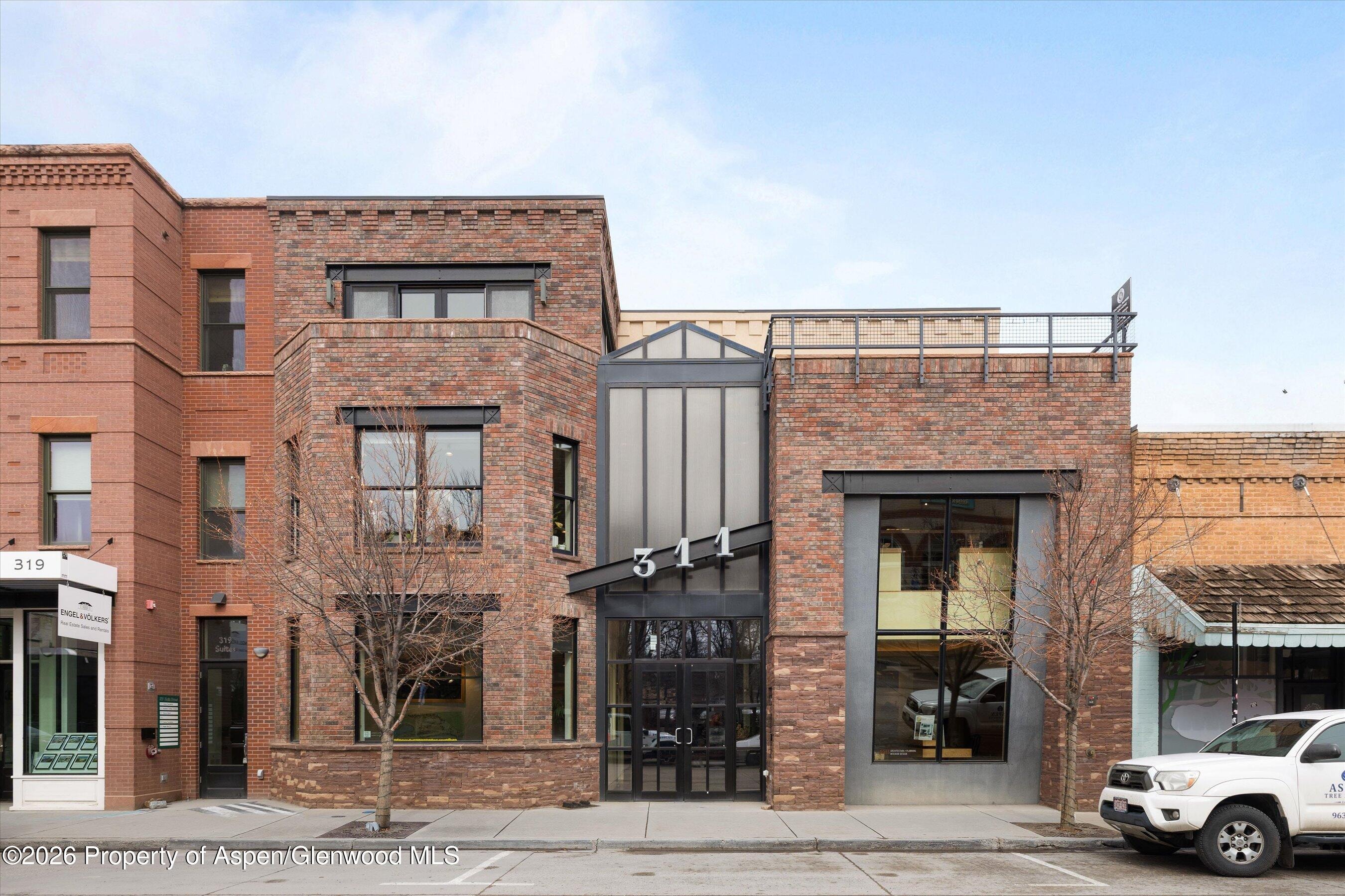 311 Main Street 202