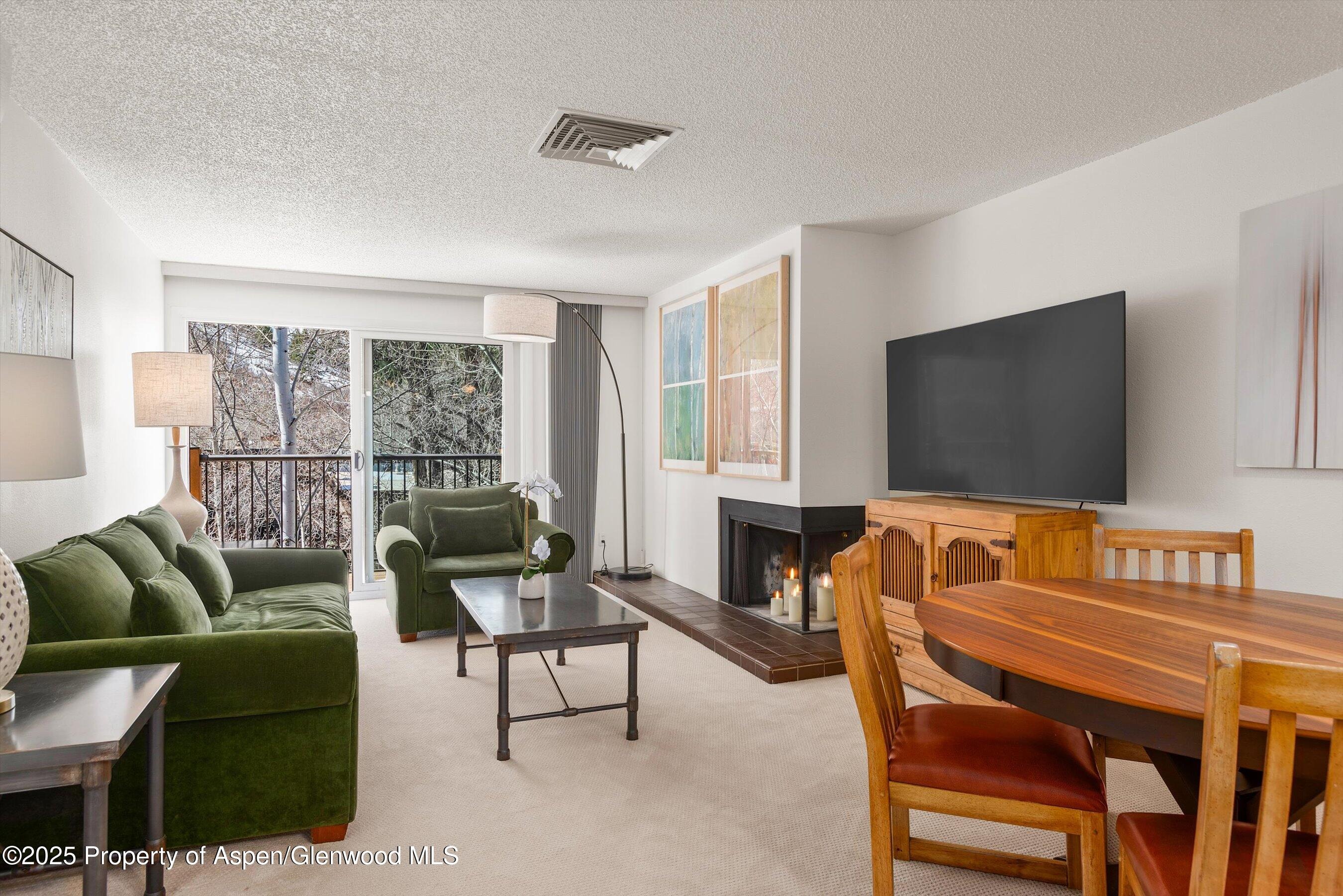 205 E Durant Avenue 3e