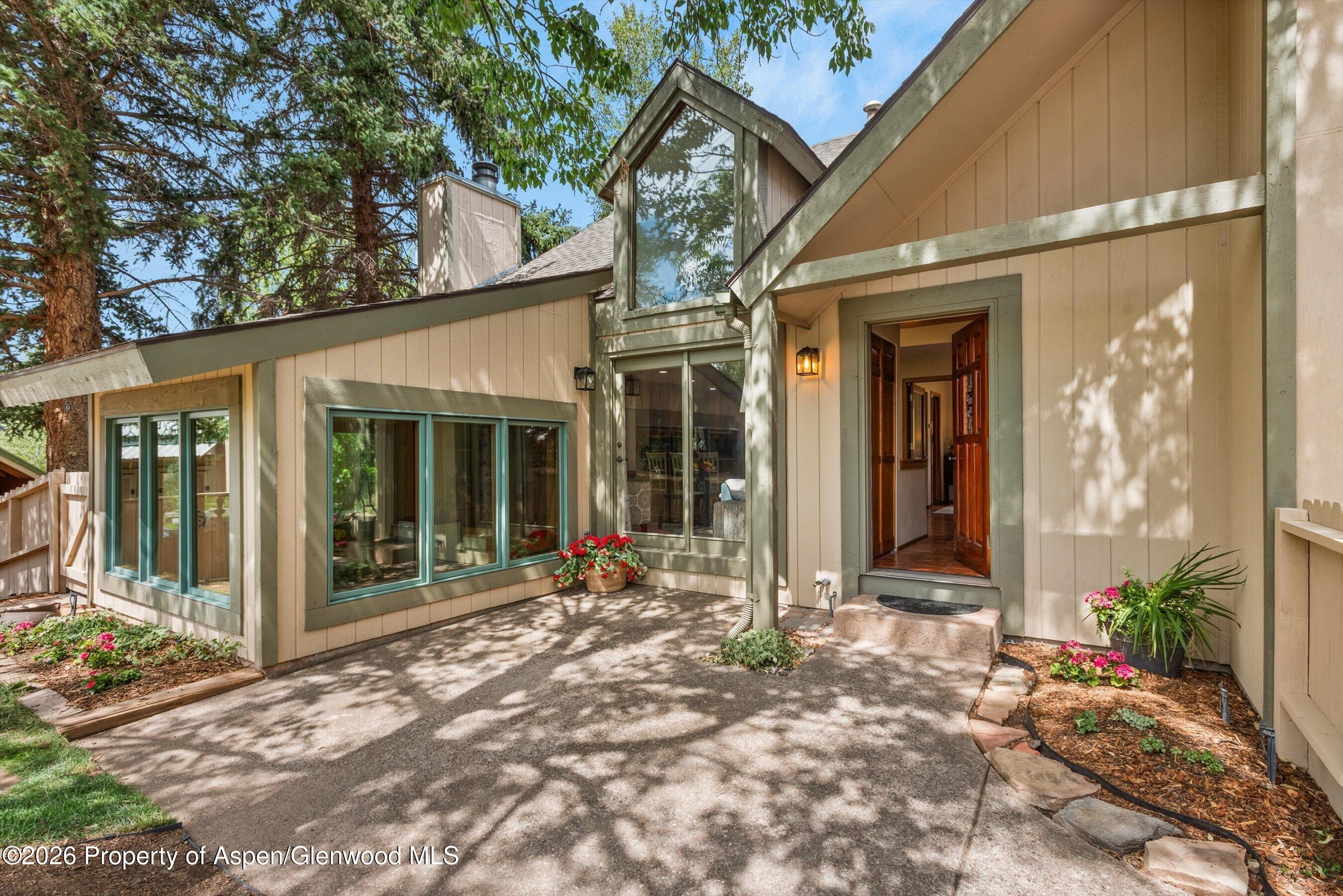 33 Mountain Court