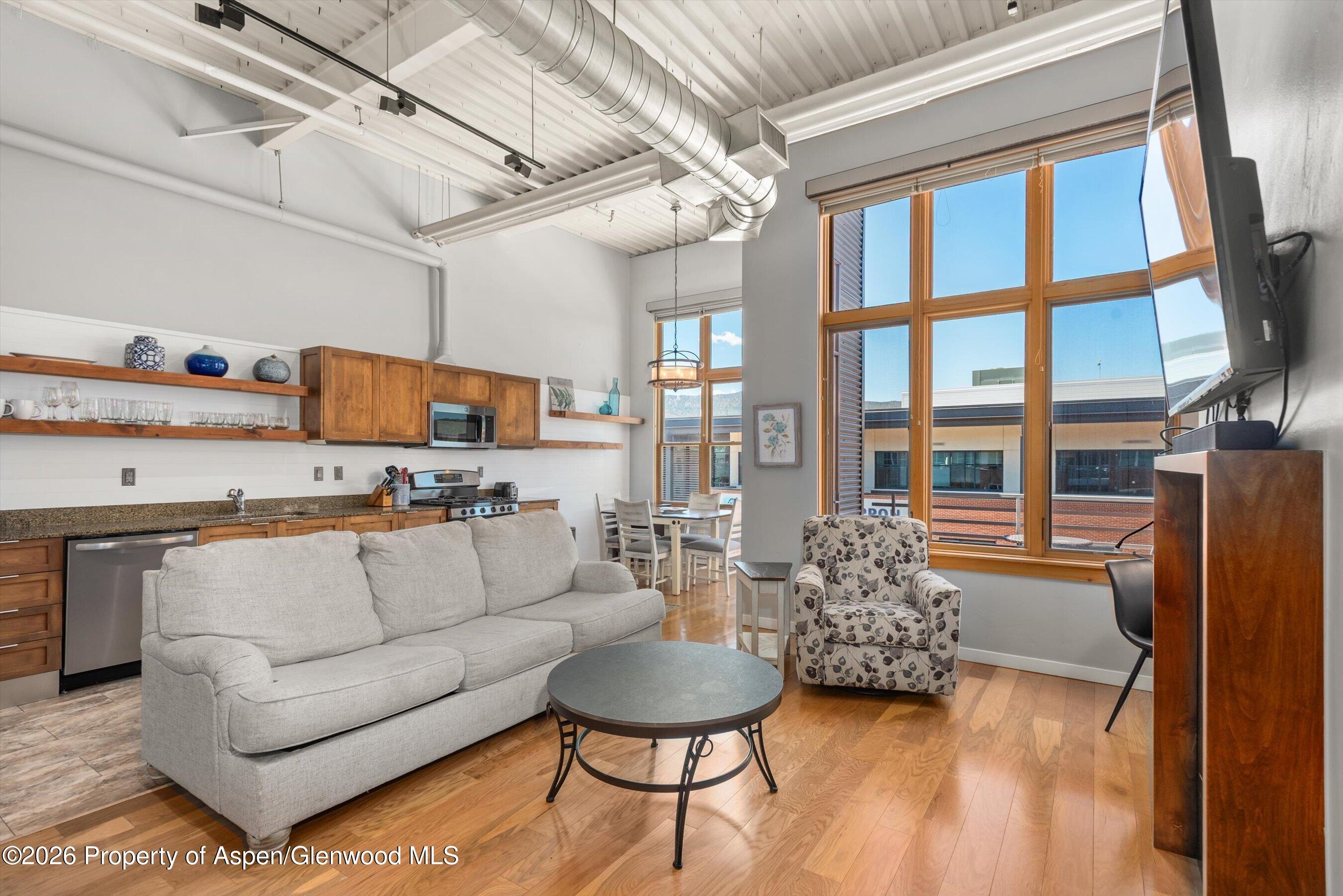 231 Robinson Street 310