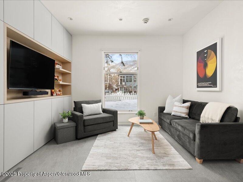 211 W Main Street 101