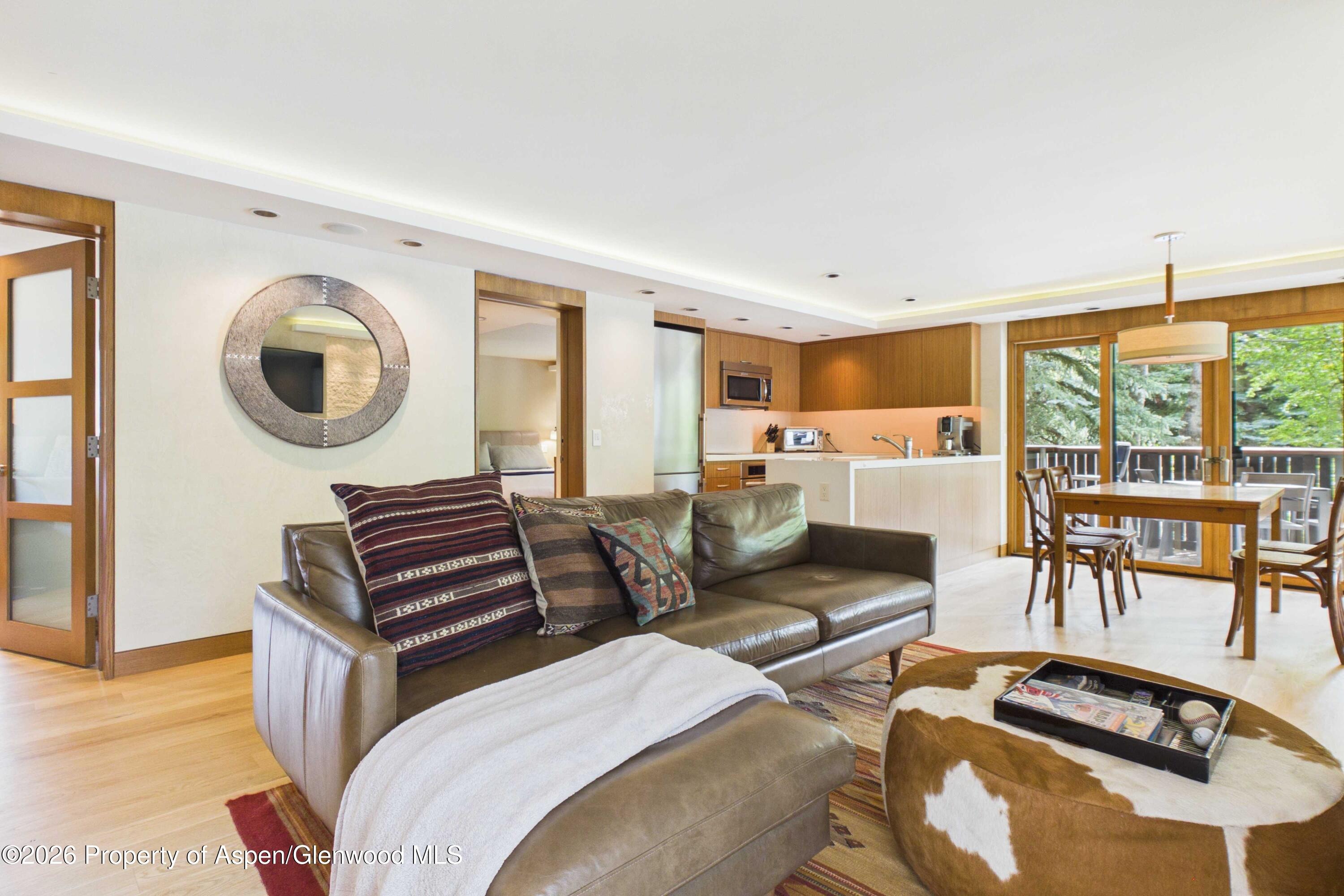 400 W Hopkins Avenue 6/7