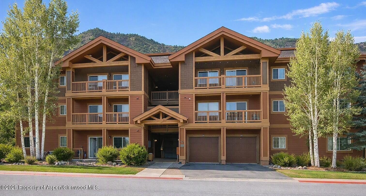 560 River View Drive 706