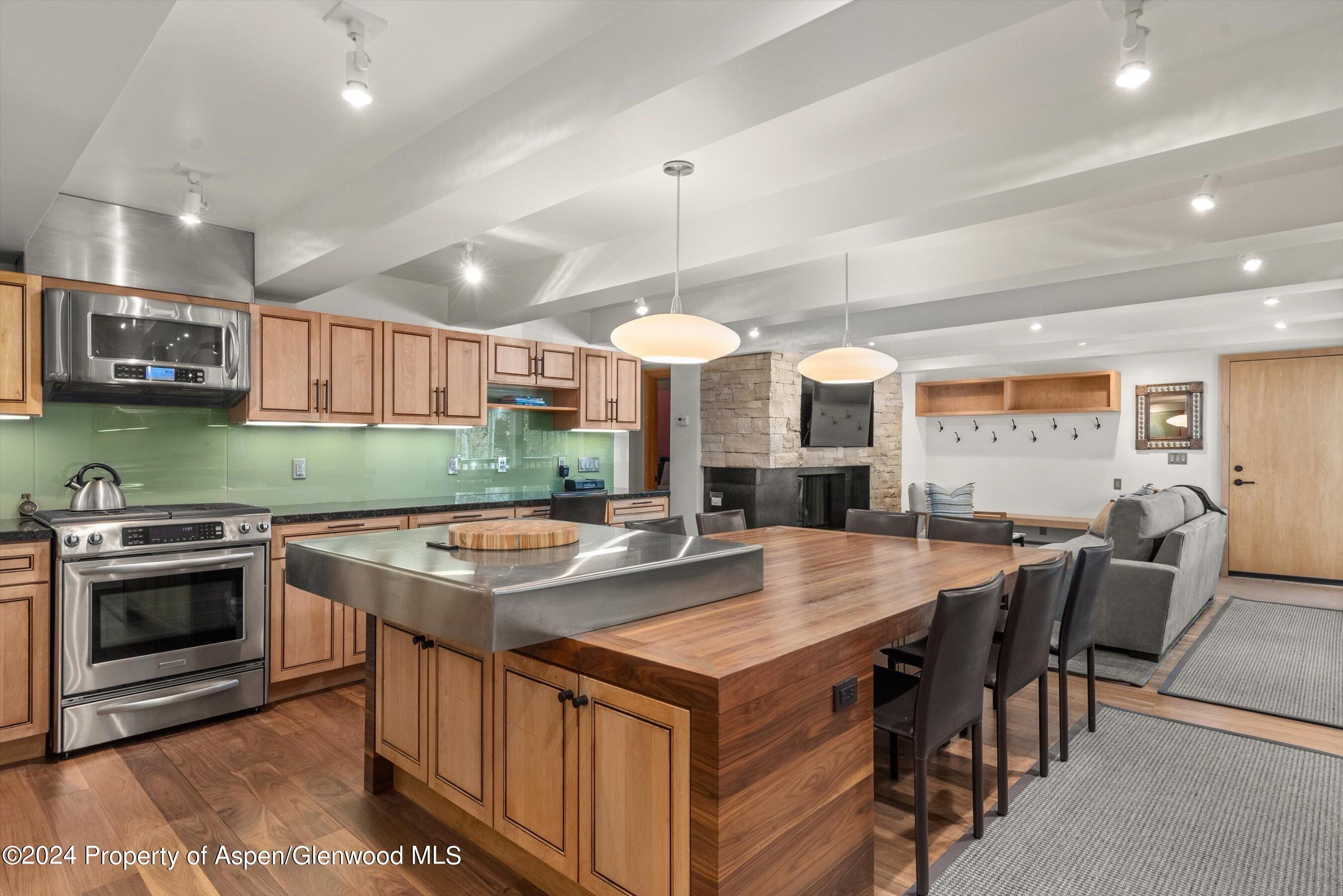 124 W Hyman Avenue 2c