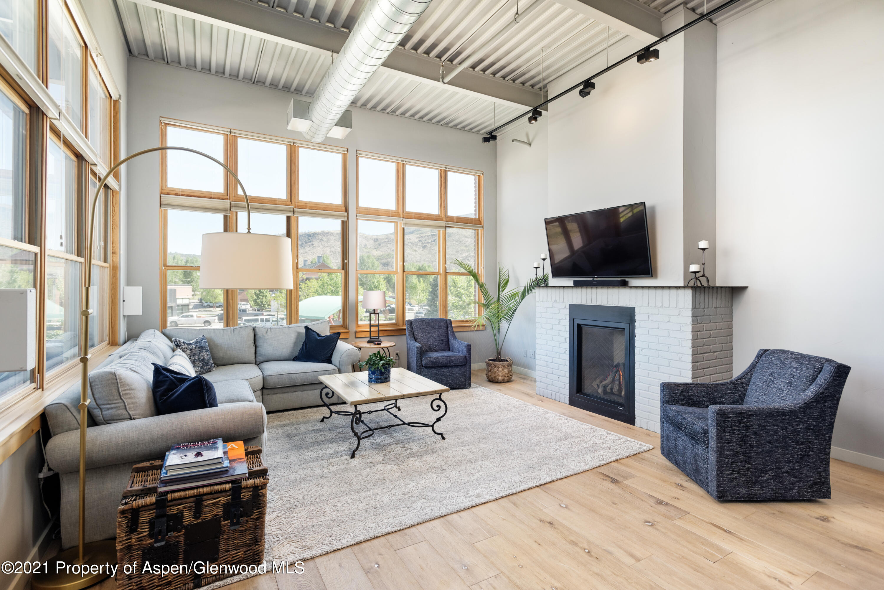 231 Robinson Street R-212
