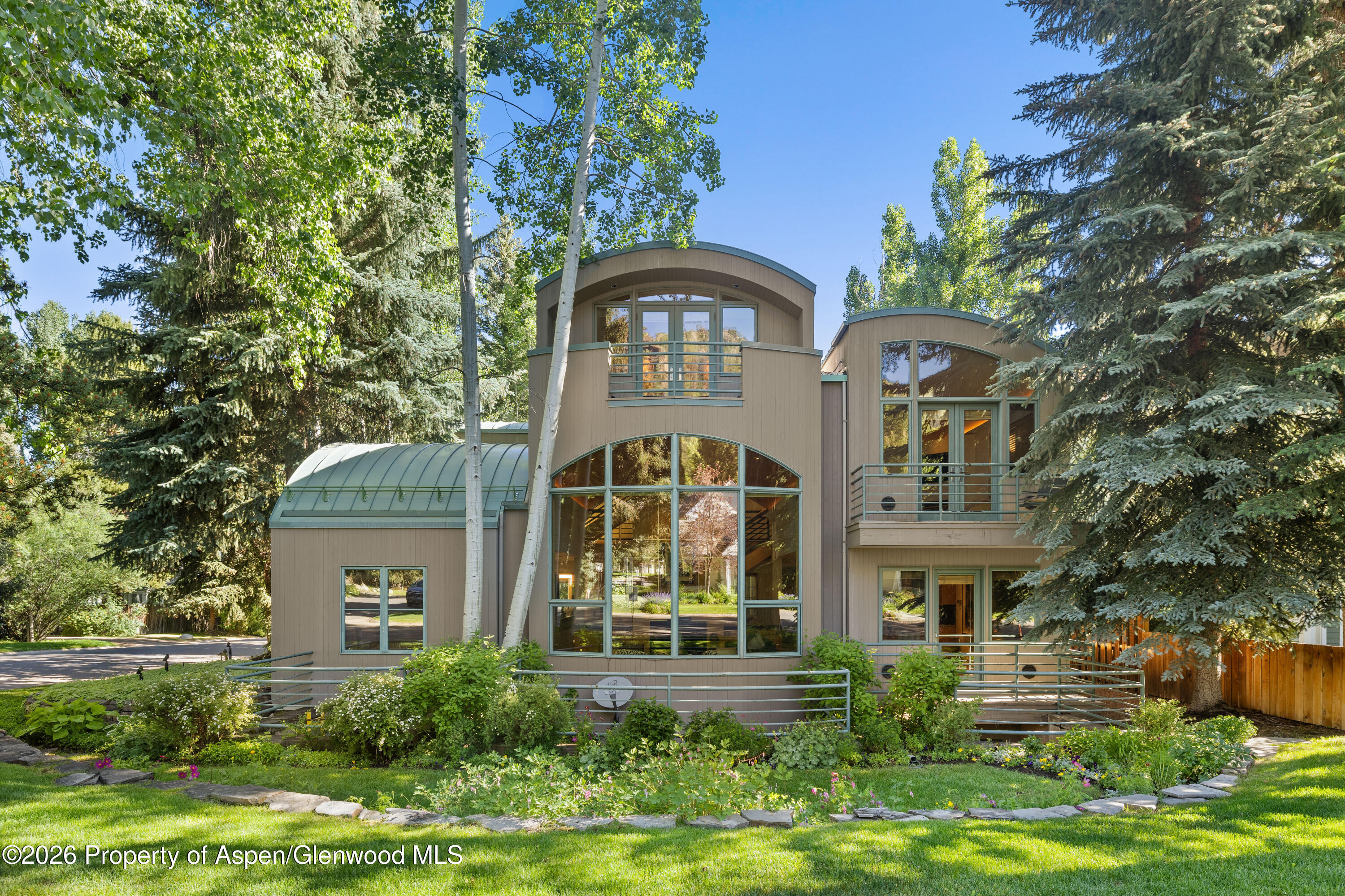 530 W Francis Street