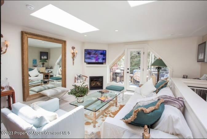 108 W Hyman Avenue Unit 7
