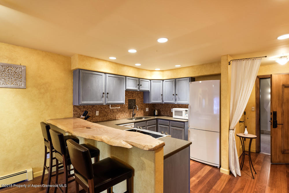 205 E Durant Avenue 1h