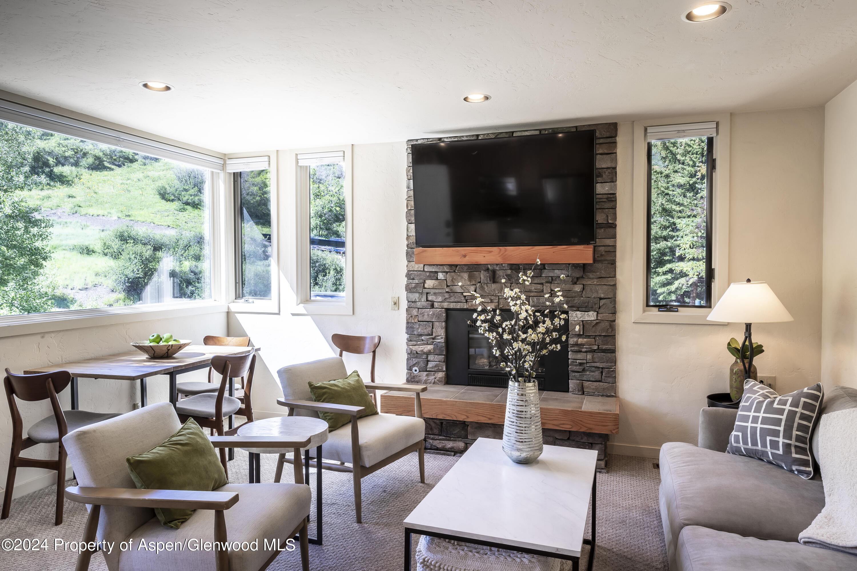 135 Carriage Way 5