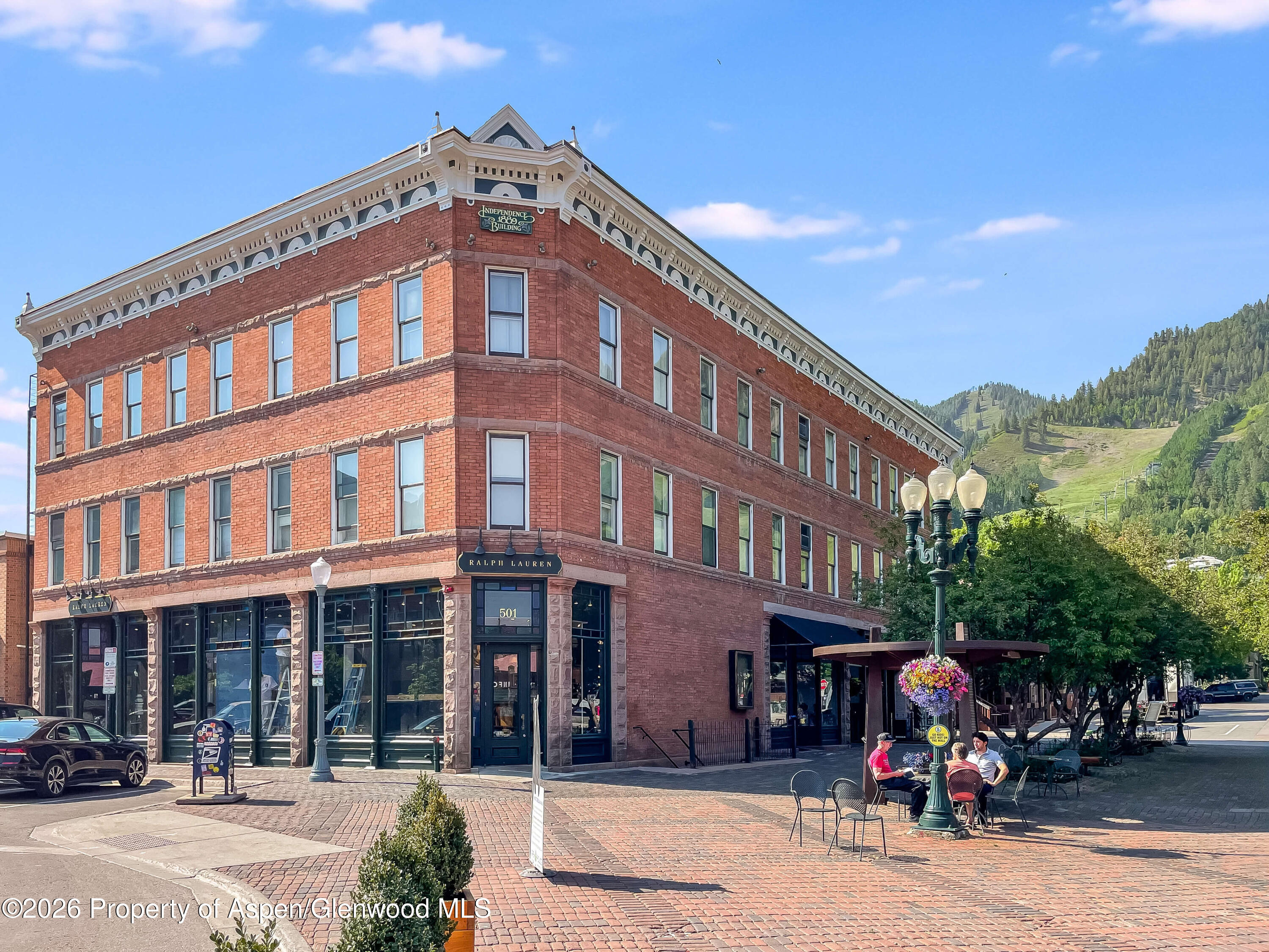 404 S Galena Street 211
