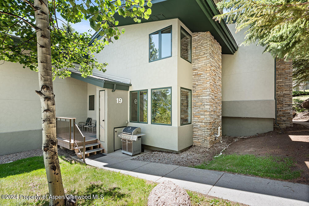 135 Carriage Way #19
